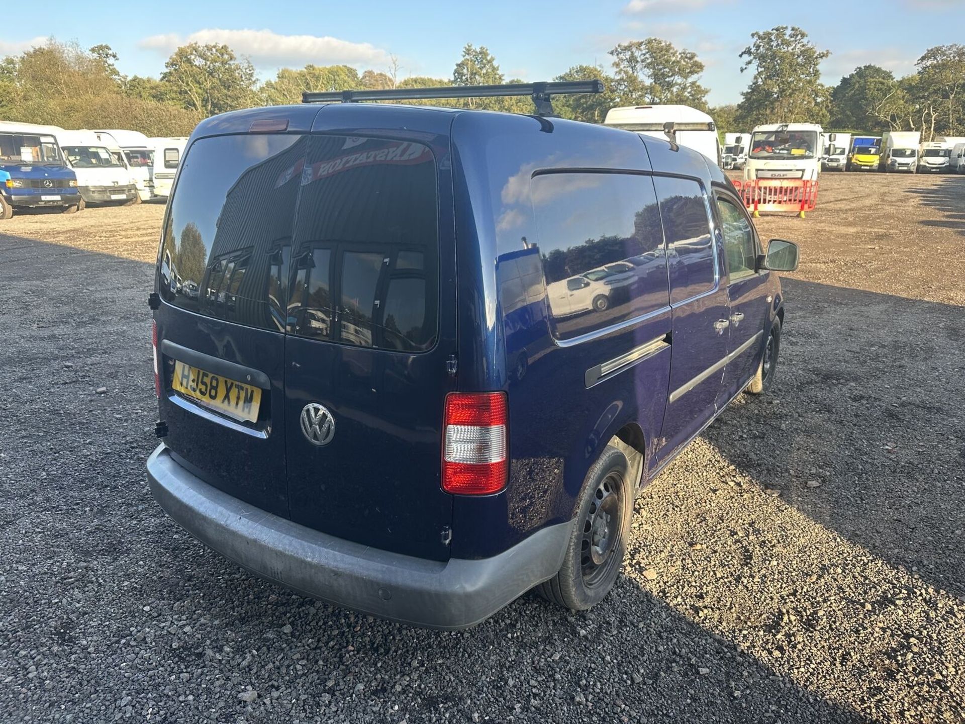 DEPENDABLE VW CADDY MAXI C20: 6-SPEED MANUAL - NO VAT ON HAMMER - Image 17 of 18