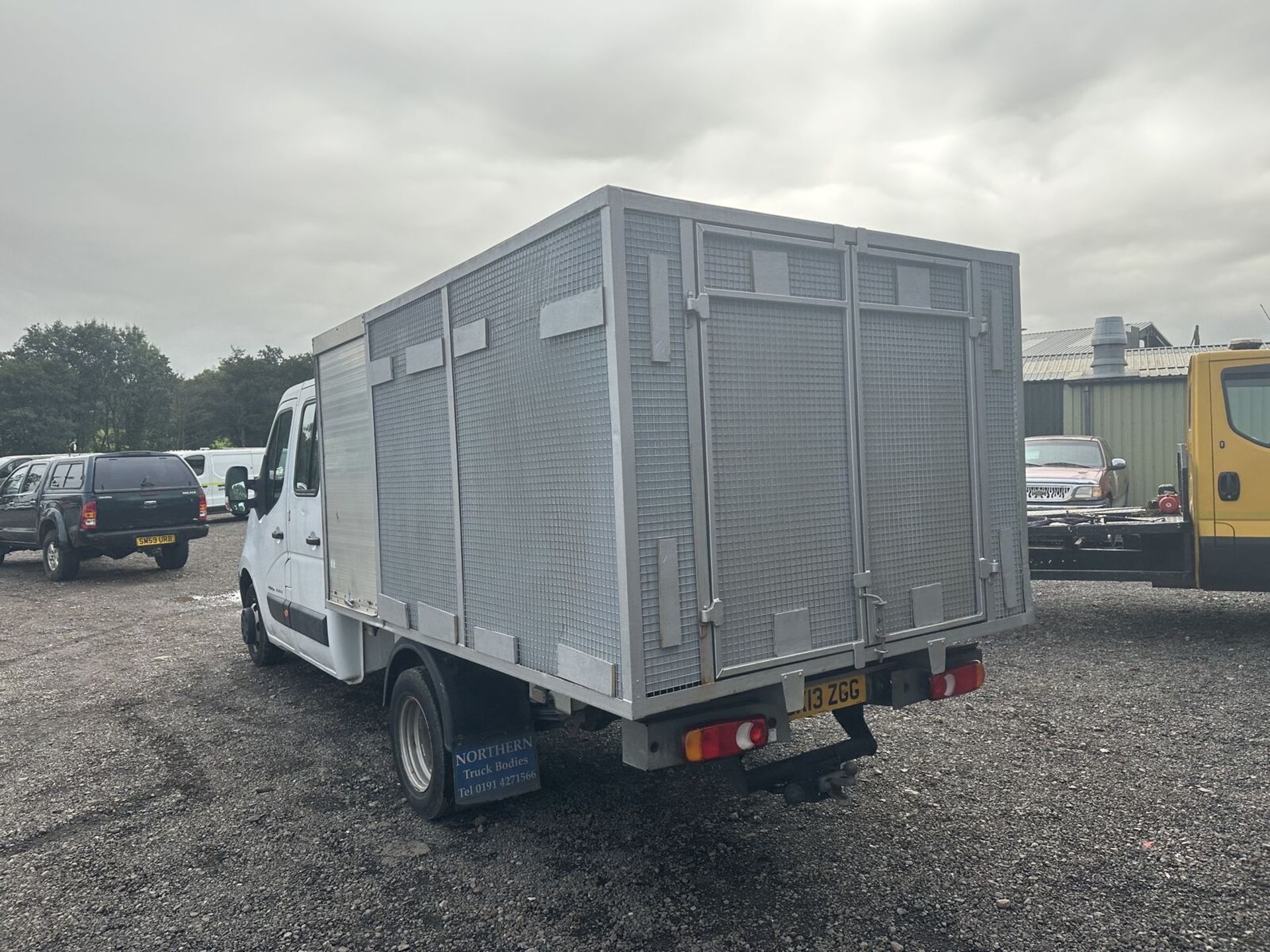 LOW 28K MILEAGE GEM: 2013 RENAULT MASTER L35 2.3 DCI CREW CAB - Image 15 of 15