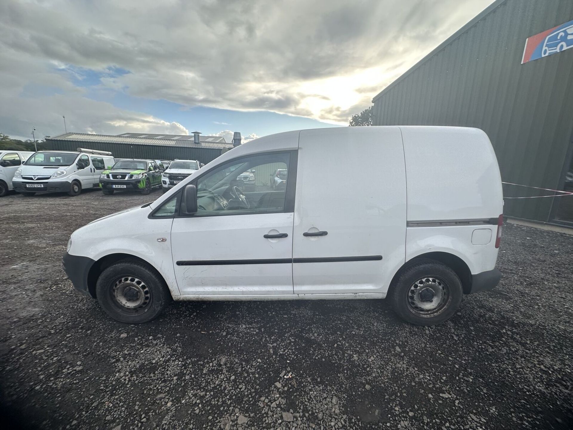 2010 VOLKSWAGEN CADDY C20: RELIABLE WHITE PANEL VAN - NO VAT ON THE HAMMER - Image 12 of 15