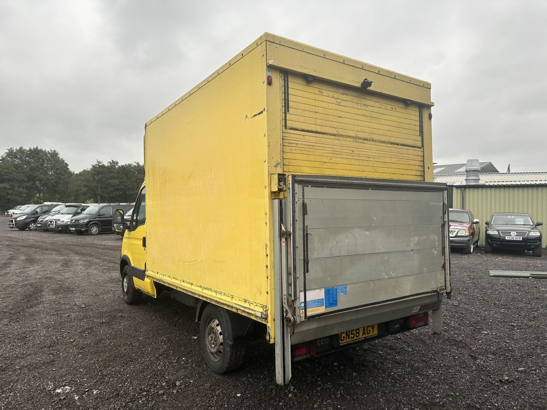 WORKHORSE YELLOW LUTON BOX VAN WITH TAIL LIFT READY TO GO - MOT MAY 2024 - NO VAT ON HAMMER - Image 10 of 15