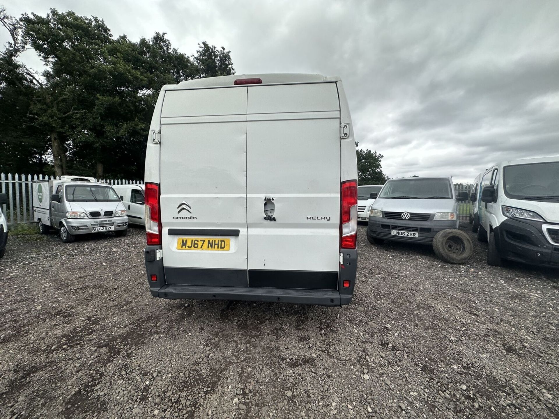 **(ONLY 75K MILEAGE)** FOR THE COLD CHAIN: CITROEN RELAY 35 FRIDGE VAN (NO VAT ON HAMMER) - Image 15 of 15