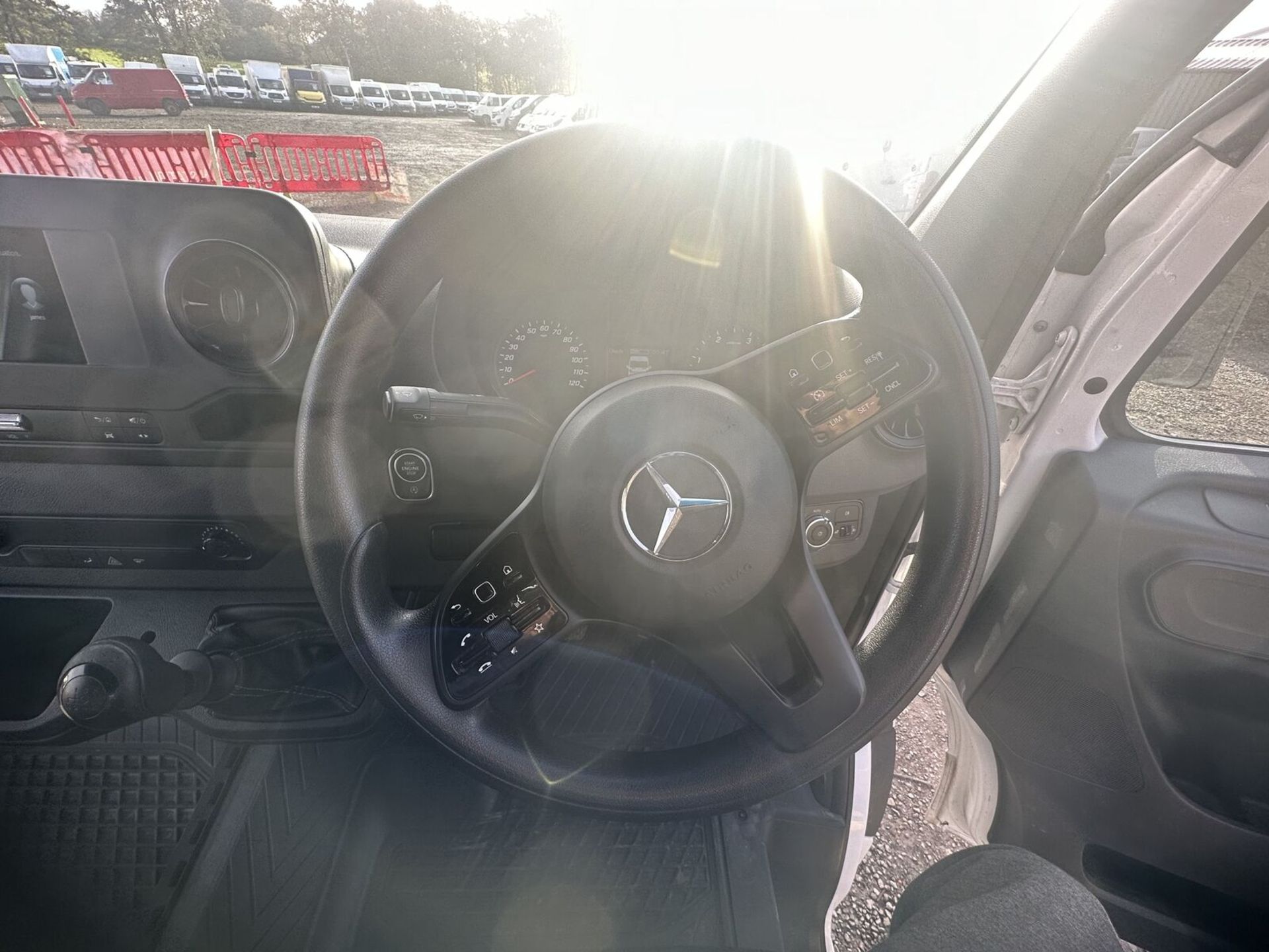 **(ONLY 69K MILEAGE)** 70 PLATE MERCEDES SPRINTER 315: READY TO ROLL - MOT SEPT 2024 - Image 13 of 18