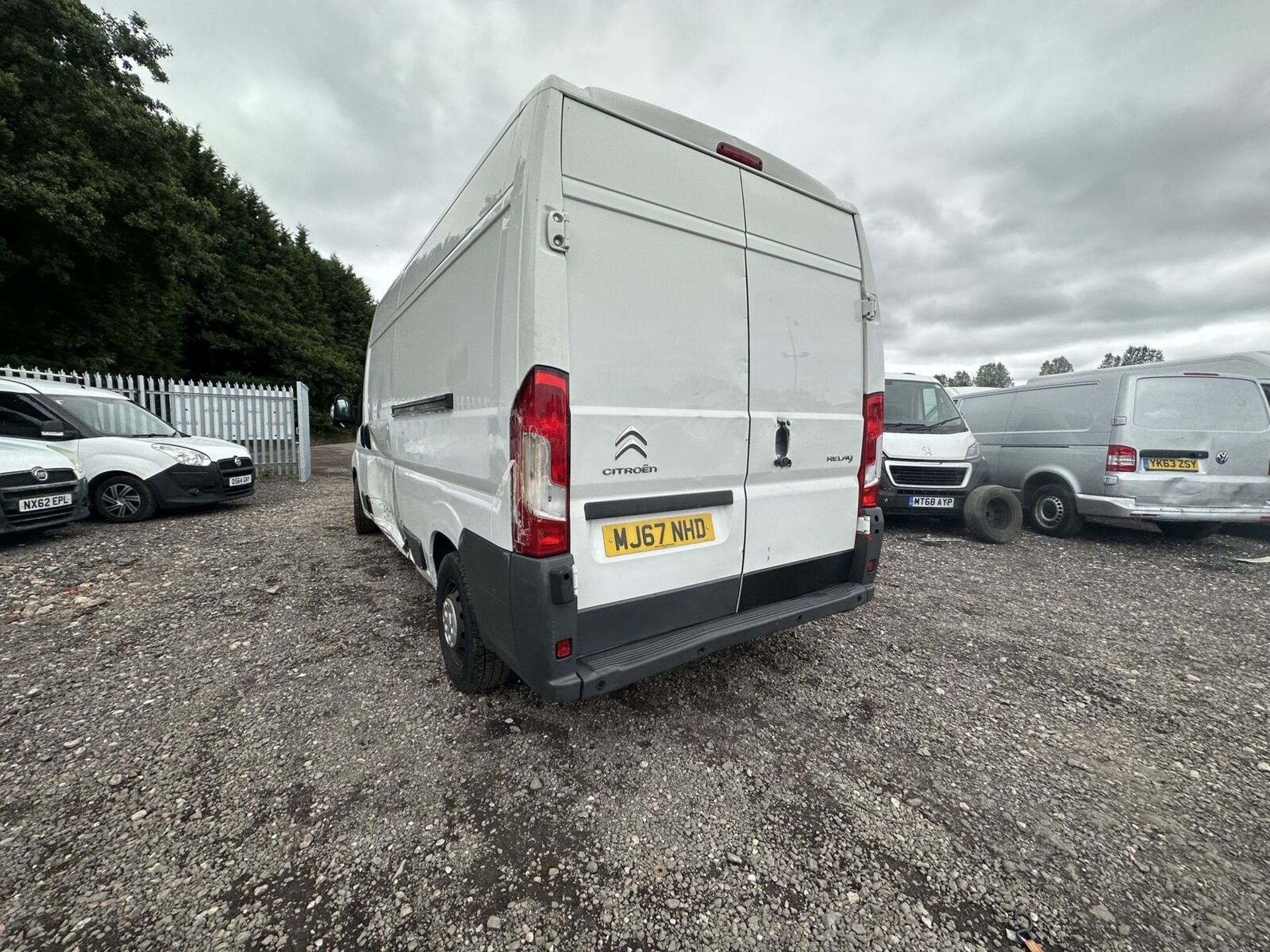 **(ONLY 75K MILEAGE)** FOR THE COLD CHAIN: CITROEN RELAY 35 FRIDGE VAN (NO VAT ON HAMMER) - Image 6 of 15