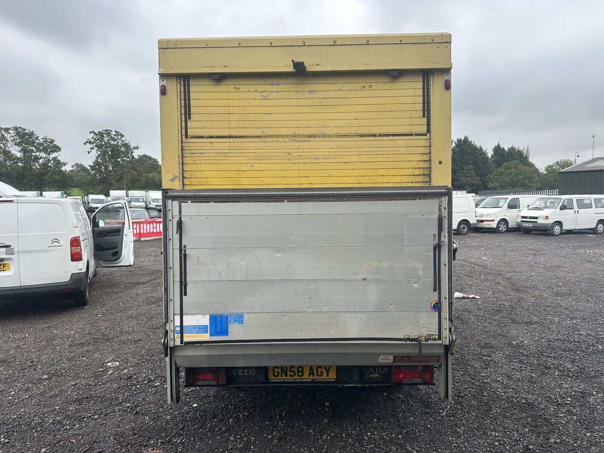 WORKHORSE YELLOW LUTON BOX VAN WITH TAIL LIFT READY TO GO - MOT MAY 2024 - NO VAT ON HAMMER - Image 13 of 15