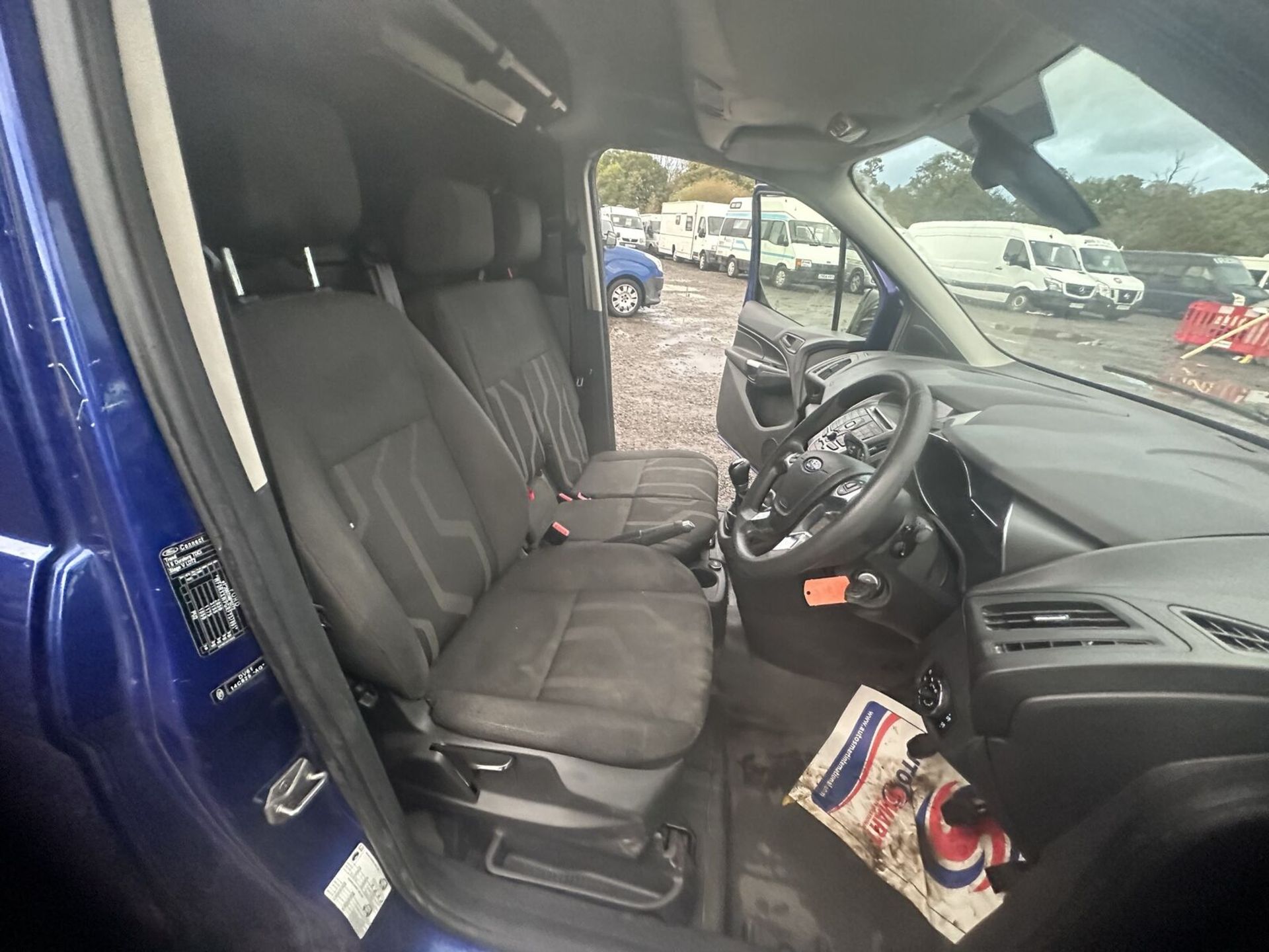 **(ONLY 98K MILEAGE)** CLEAN AND TIDY INTERIOR: FORD TRANSIT CONNECT PANEL VAN - Image 10 of 15