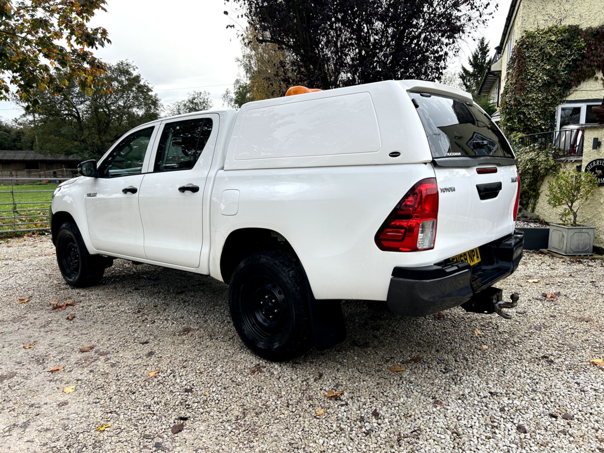 TOYOTA HILUX ACTIVE DOUBLE CAB 2.4 D-4D - Image 3 of 7