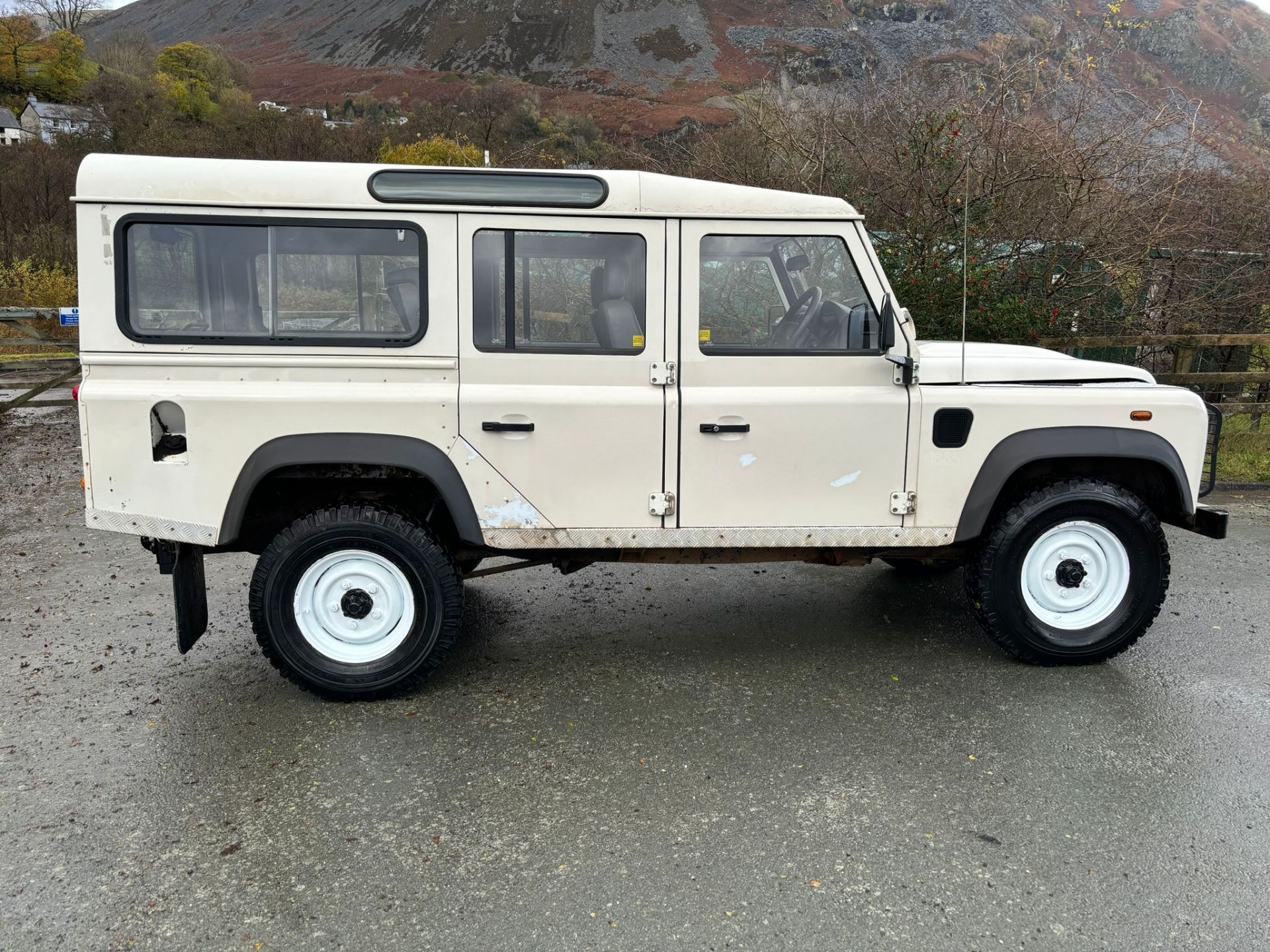 LAND ROVER DEFENDER 110 COUNTY HARDTOP TDCI 2009 EX COUNCIL CSW - Image 16 of 16