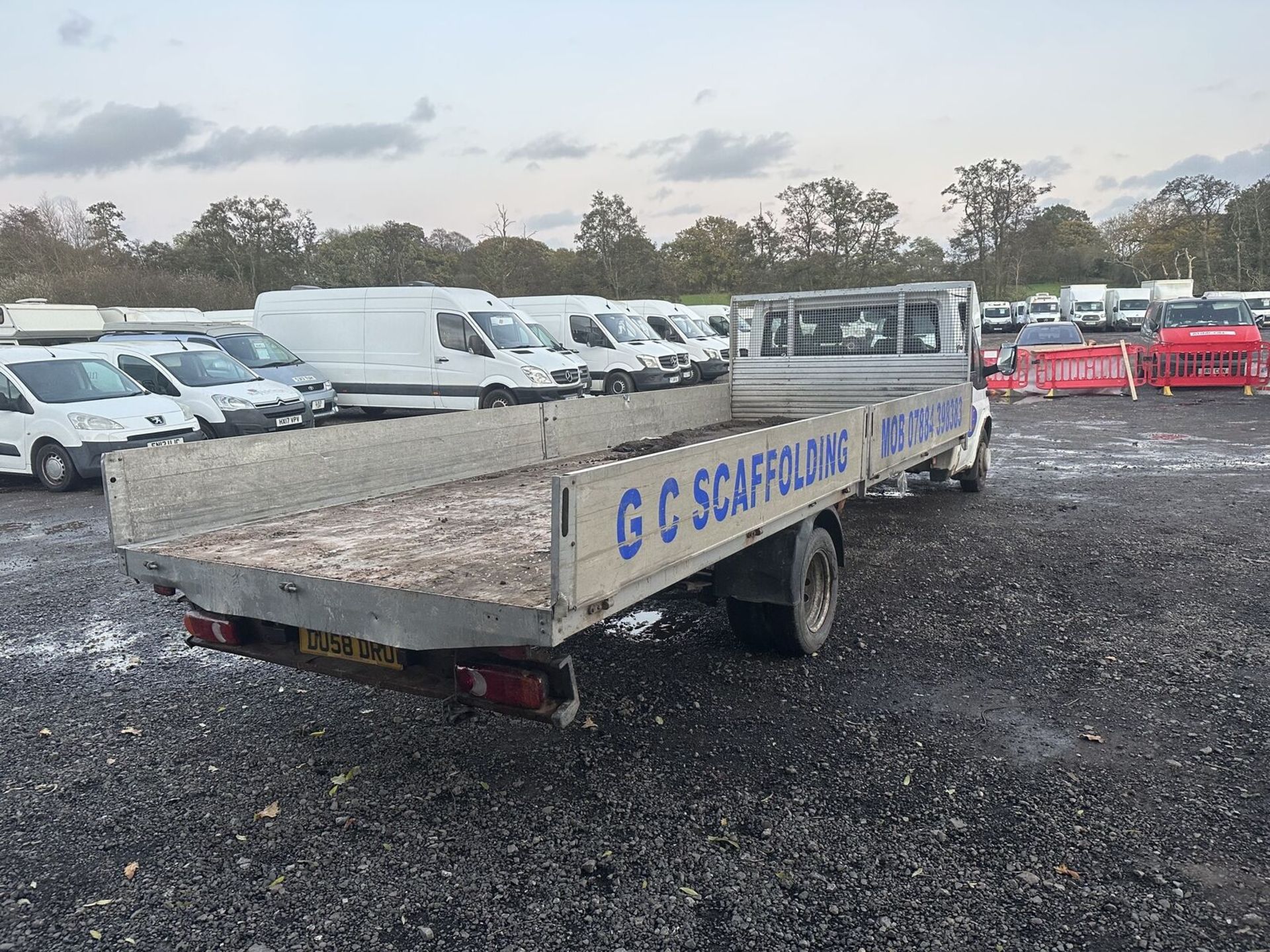 POWERFUL POTENTIAL: 58 PLATE FORD TRANSIT FLATBED, READY FOR THE ROAD (NO VAT ON THE HAMMER) - Image 10 of 12