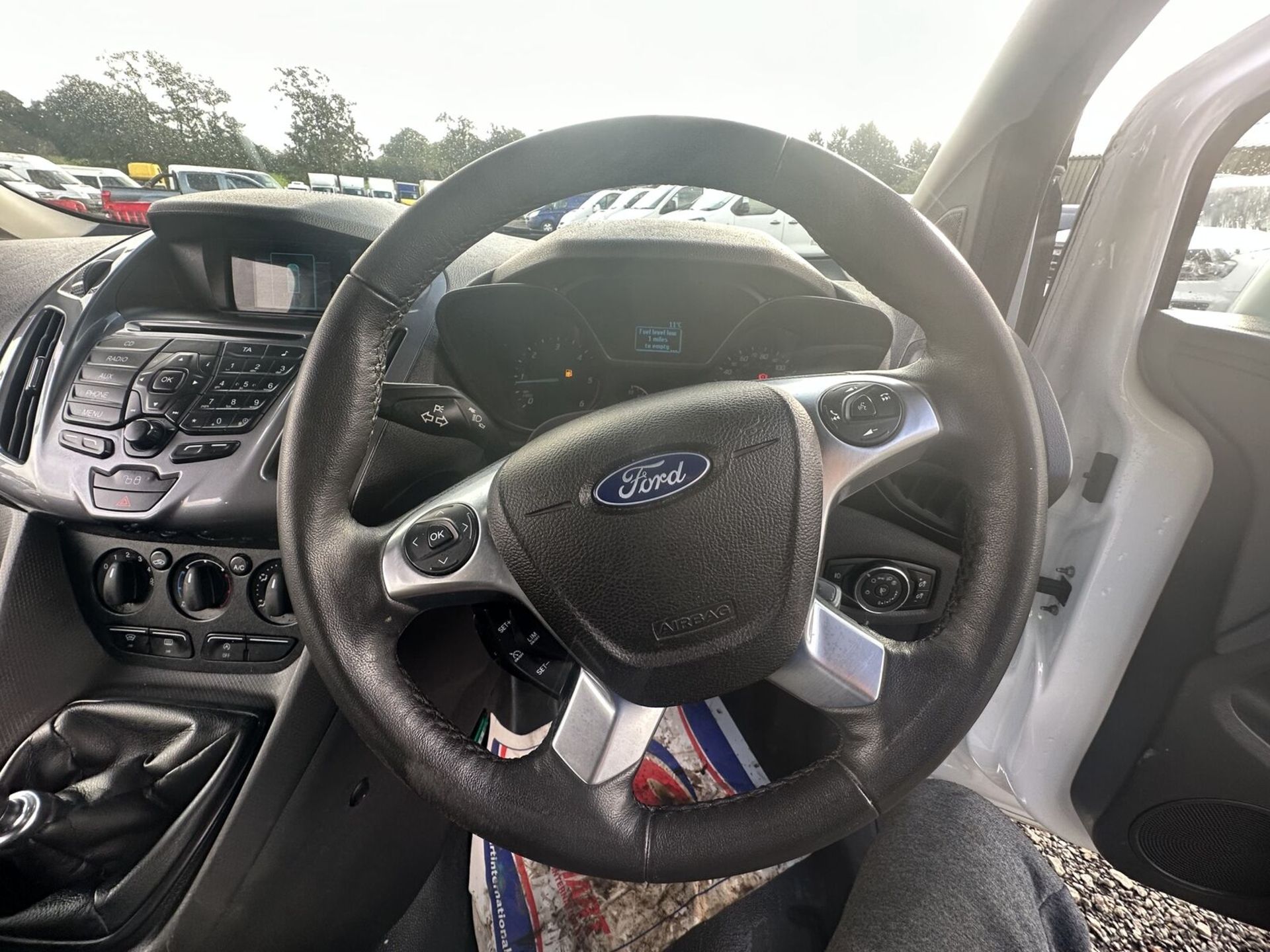 FULL SERVICE HISTORY: 2018 FORD TRANSIT CONNECT VAN - MOT AUG 2024 - NO VAT ON THE HAMMER - Image 6 of 14