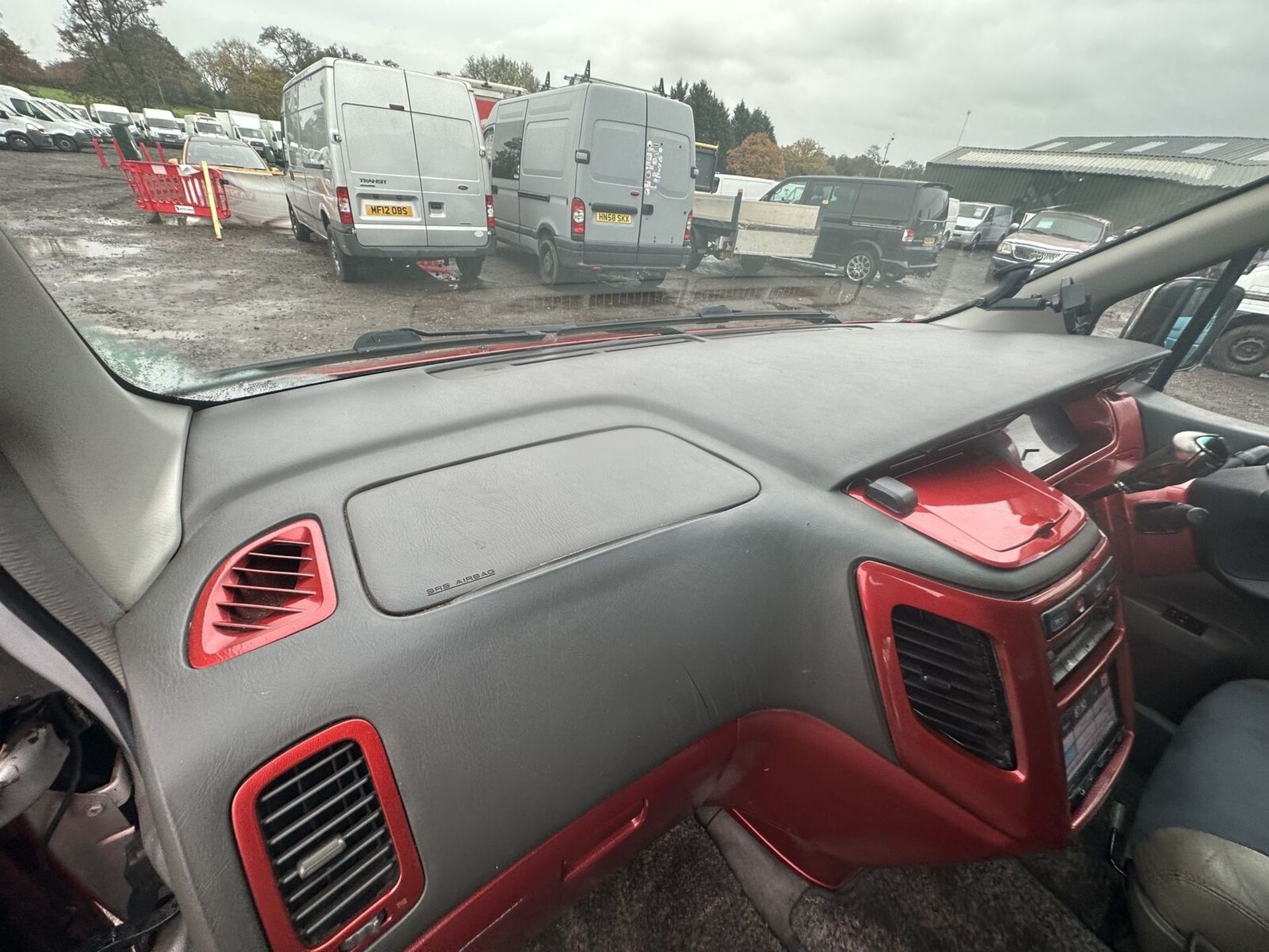 1999 NISSAN ELGRAND DIESEL CAMPER: ADVENTURE-READY IN RED/BLACK (NO VAT ON HAMMER) - Image 5 of 12