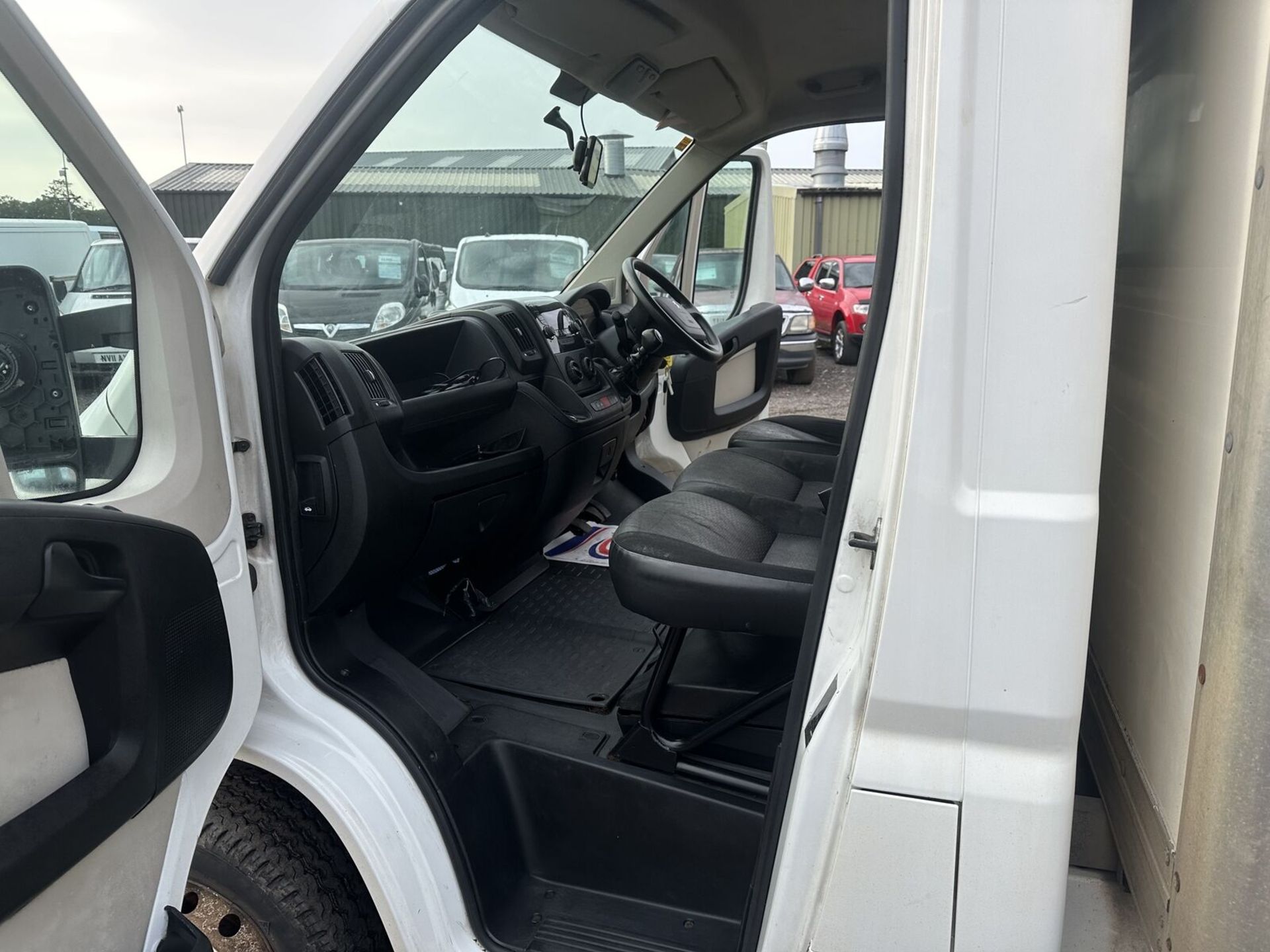 67 PLATE PEUGEOT BOXER CHASSIS CAB 130PS: EURO 6 - CRUISE CONTROL EU STATUS: EURO 6 - Image 3 of 13