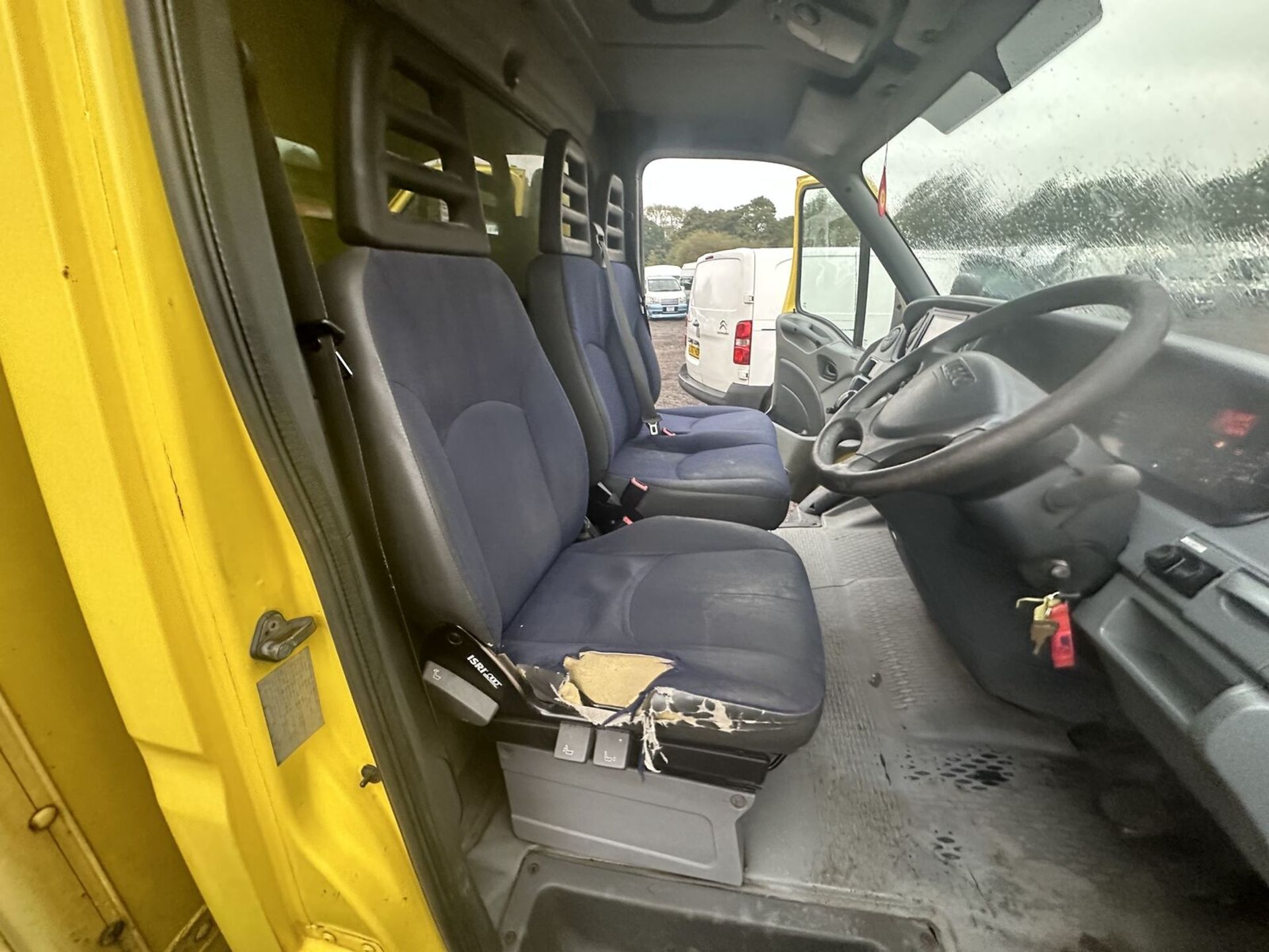 WORKHORSE YELLOW LUTON BOX VAN WITH TAIL LIFT READY TO GO - MOT MAY 2024 - NO VAT ON HAMMER - Image 8 of 15