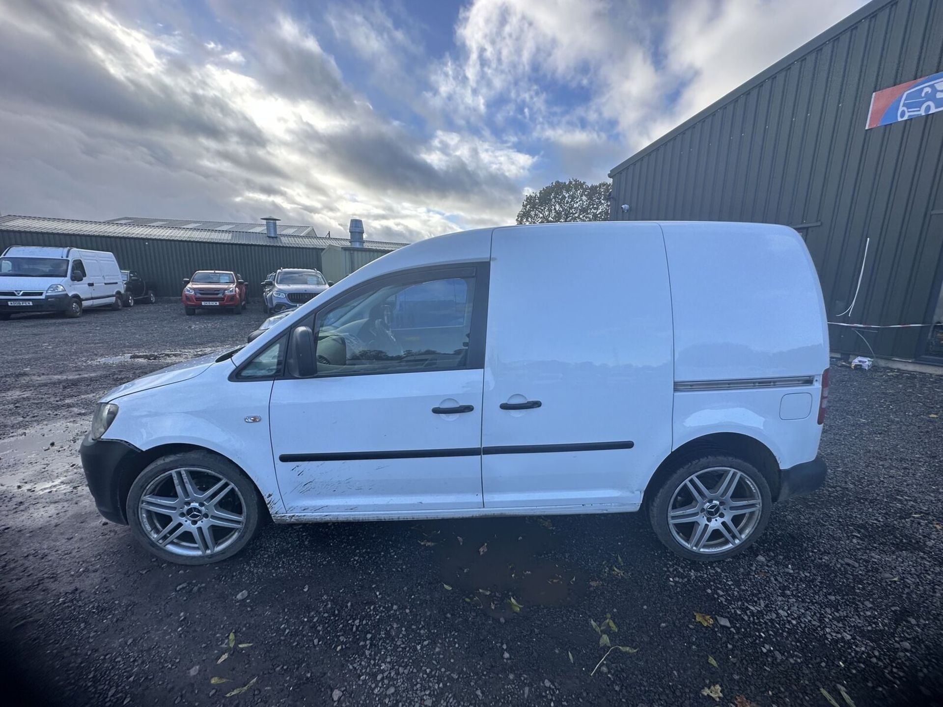 WHITE WORKHORSE: 2011 VW CADDY C20 TDI 75 - RELIABLE - MOT SEPTEMBER 2024 - NO VAT ON HAMMER - Image 5 of 15