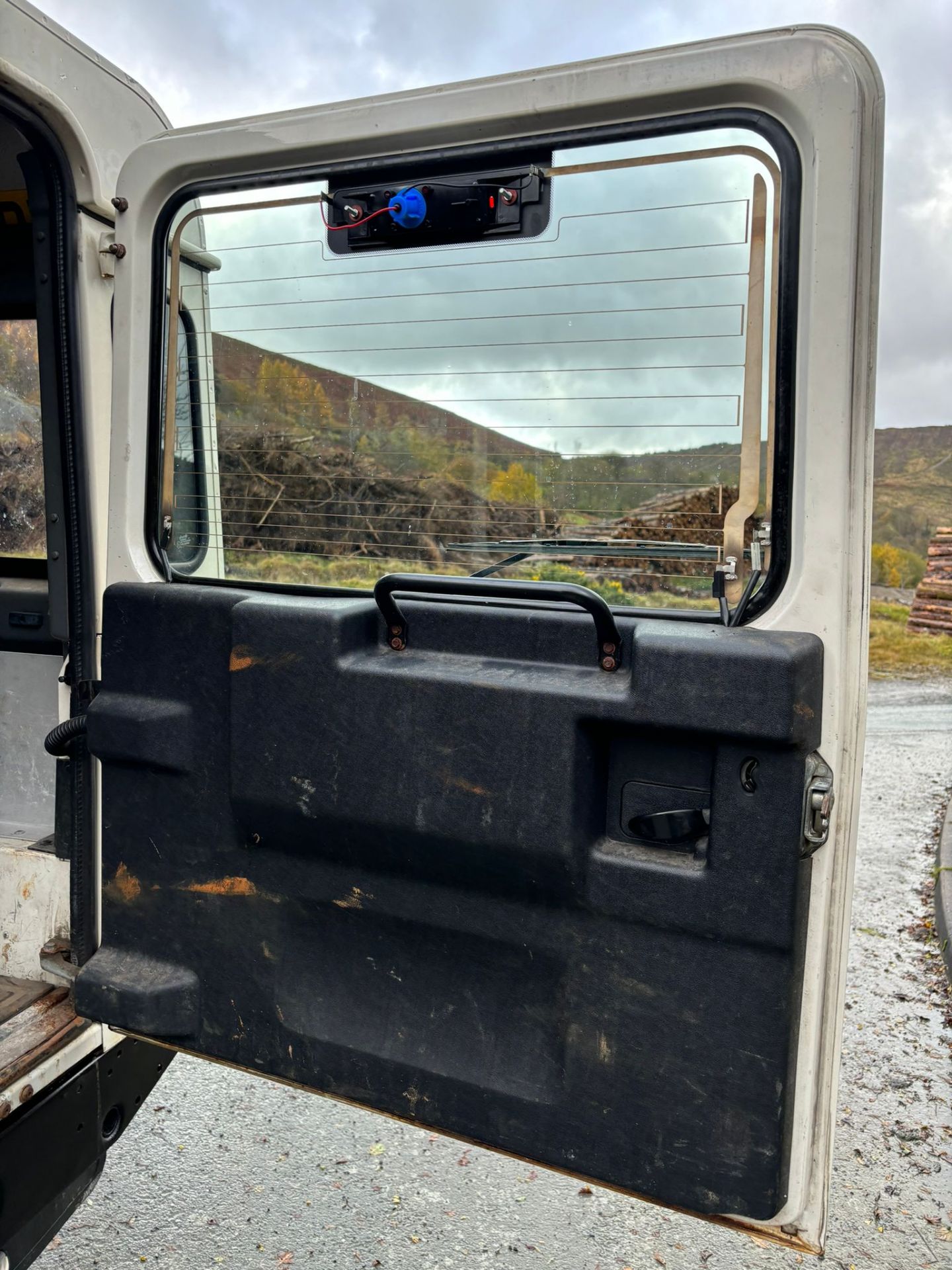 LAND ROVER DEFENDER 110 COUNTY HARDTOP TDCI 2009 EX COUNCIL CSW - Image 11 of 16