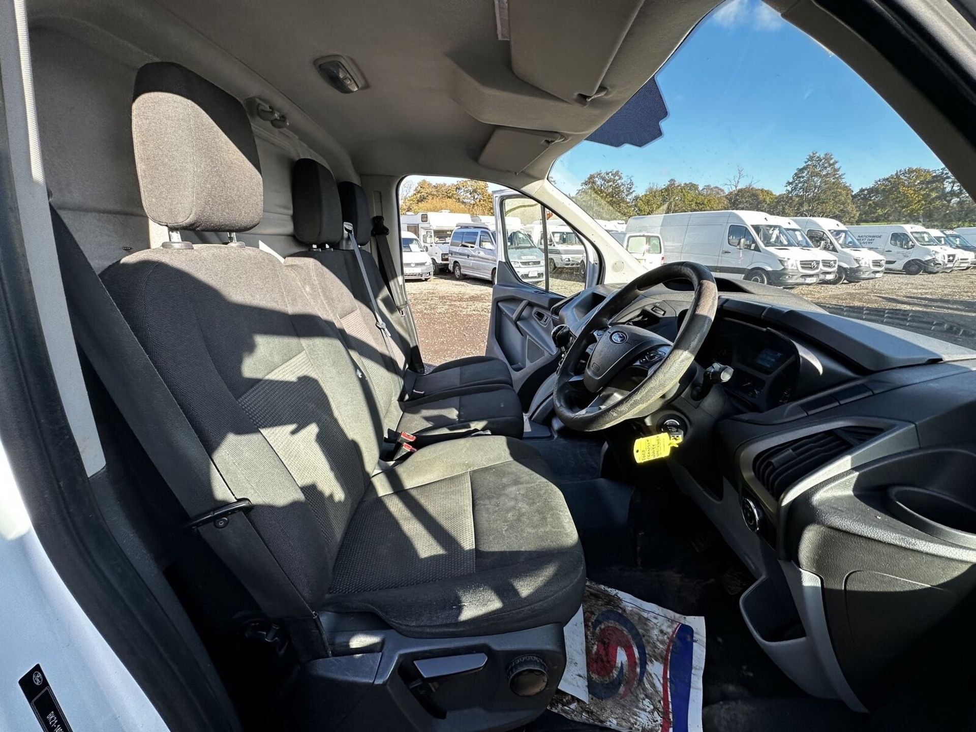 AFFORDABLE WORKHORSE: 2014 FORD TRANSIT CUSTOM 270 L1 LOW ROOF - Bild 10 aus 15