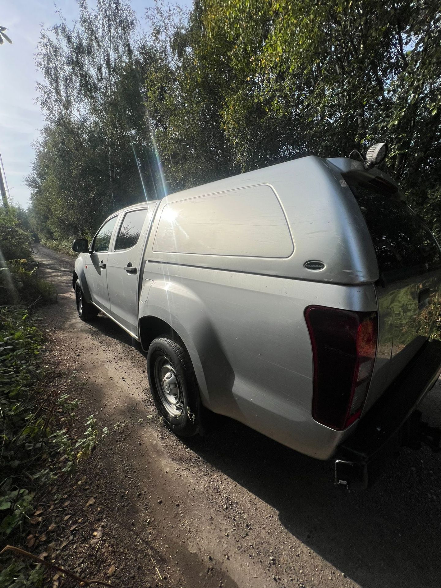 ISUZU D-MAX 2.5 DIESEL TWIN TURBO TD - Image 7 of 18