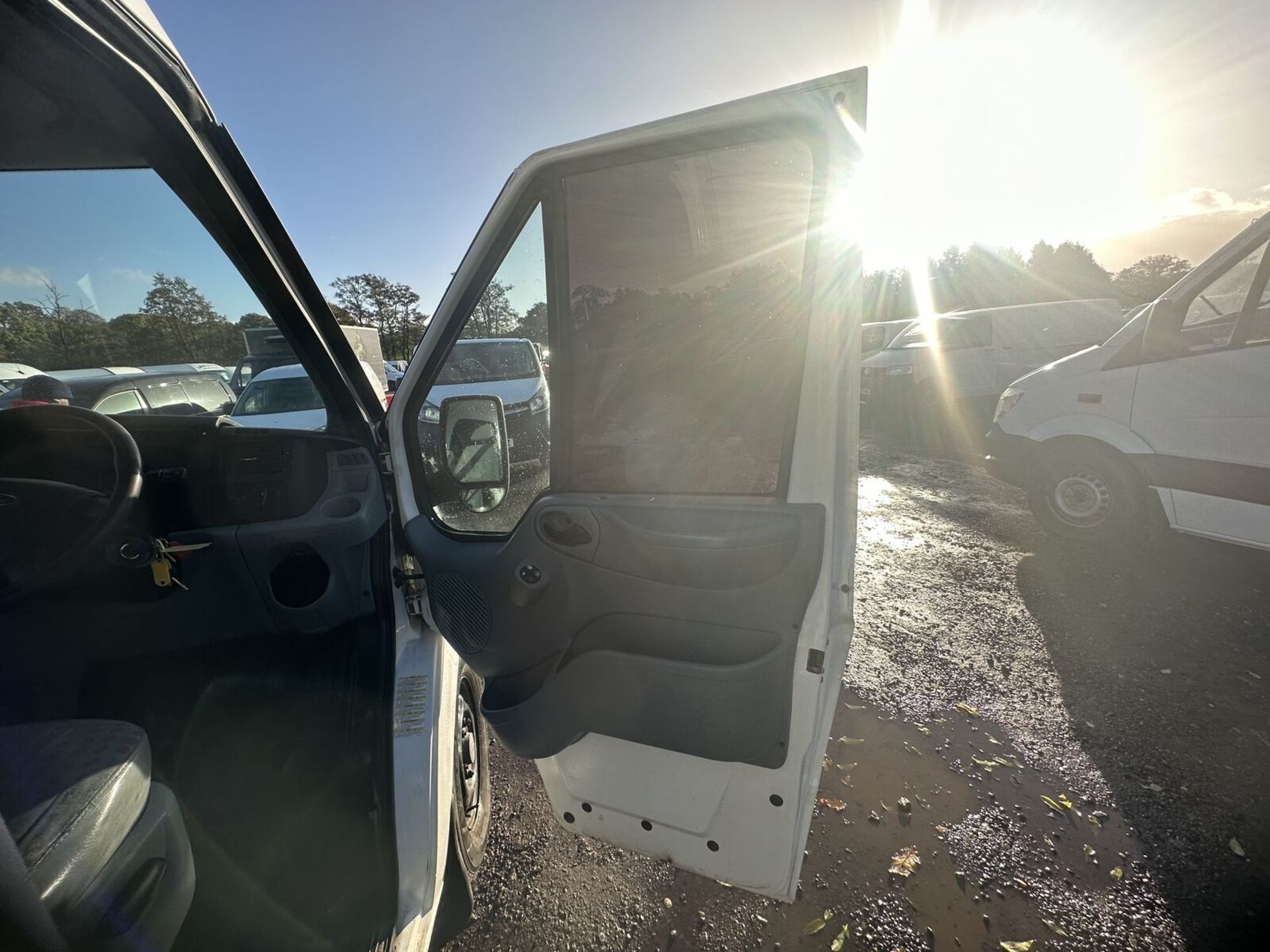 ROAD-READY WORKHORSE: '61 PLATE FORD TRANSIT T350 LWB HIGH ROOF - NO VAT ON HAMMER - Image 5 of 15