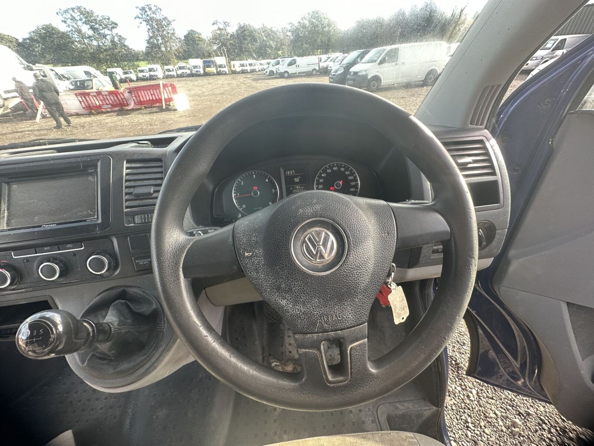 BLUE BEAUTY: 62 PLATE VW TRANSPORTER T28 102 TDI PANEL VAN - NO VAT ON HAMMER - Image 5 of 15