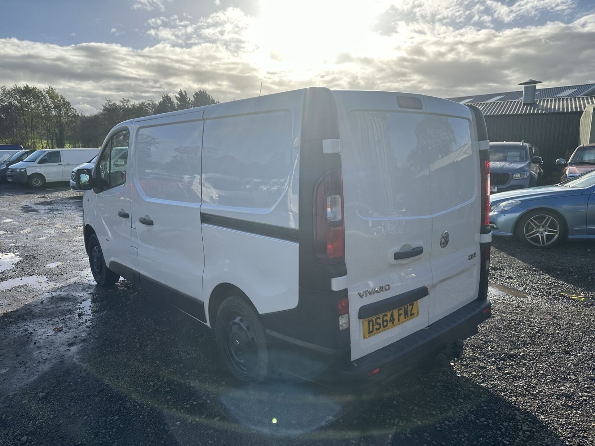 **(ONLY 88K MILEAGE)** 2015 VIVARO TRAFIC PANEL VAN - MOT: 6TH MARCH 2024 - NO VAT ON HAMMER - Image 13 of 15