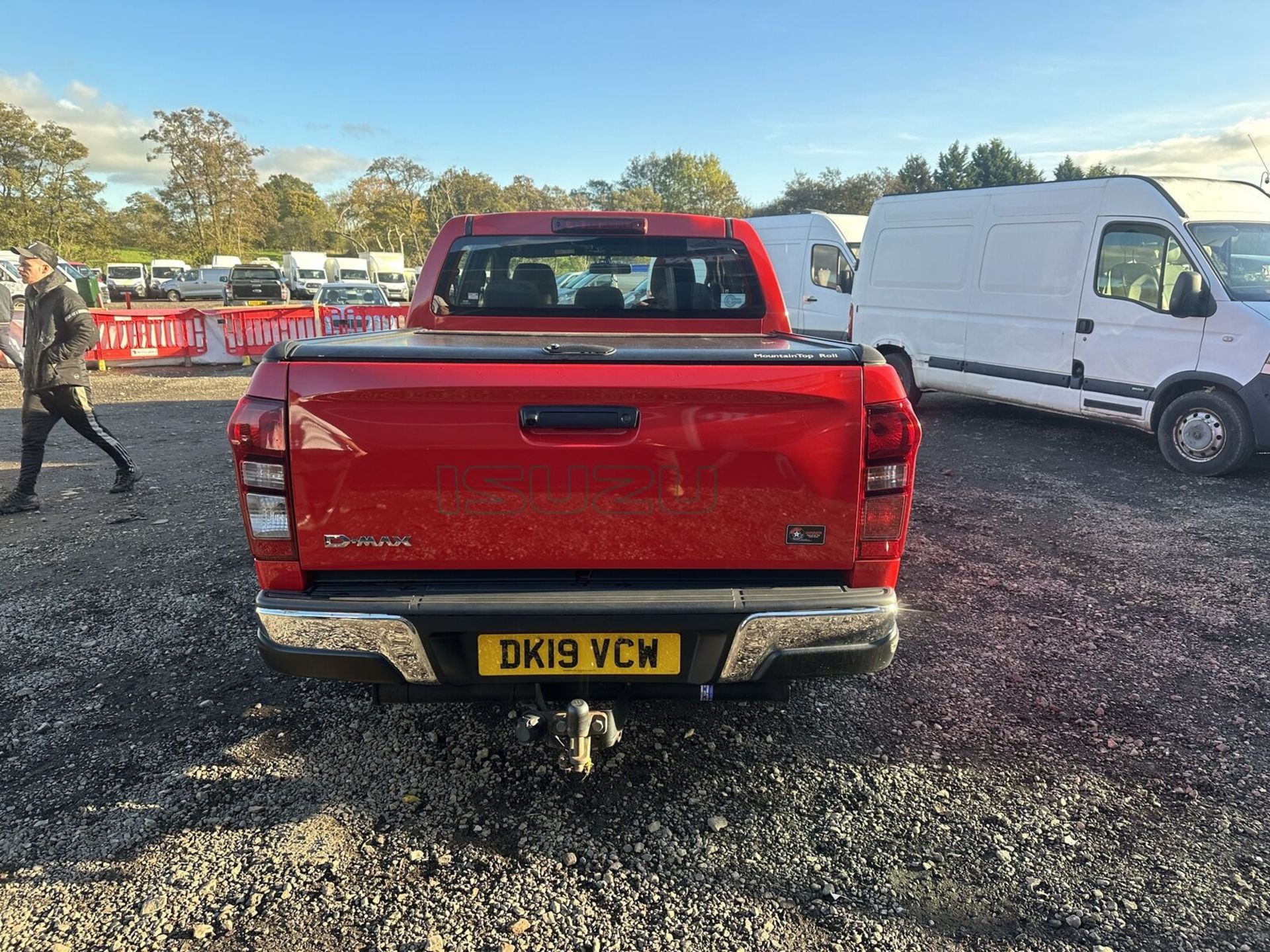 **(ONLY 82K MILEAGE)** SPECIAL EDITION STUNNER: 2019 ISUZU D-MAX FURY 4X4 BARGAIN - Image 14 of 15