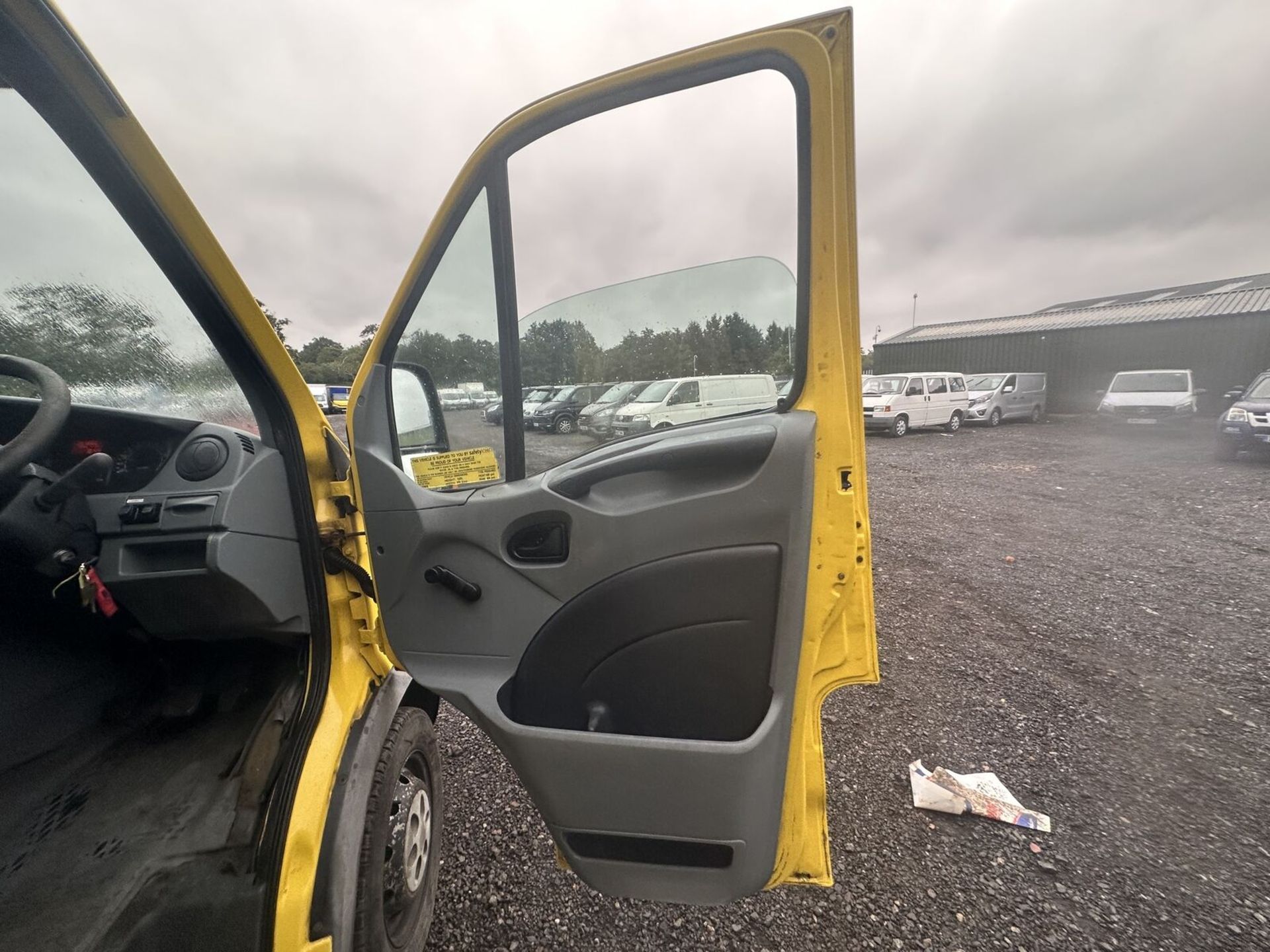 WORKHORSE YELLOW LUTON BOX VAN WITH TAIL LIFT READY TO GO - MOT MAY 2024 - NO VAT ON HAMMER - Image 9 of 15