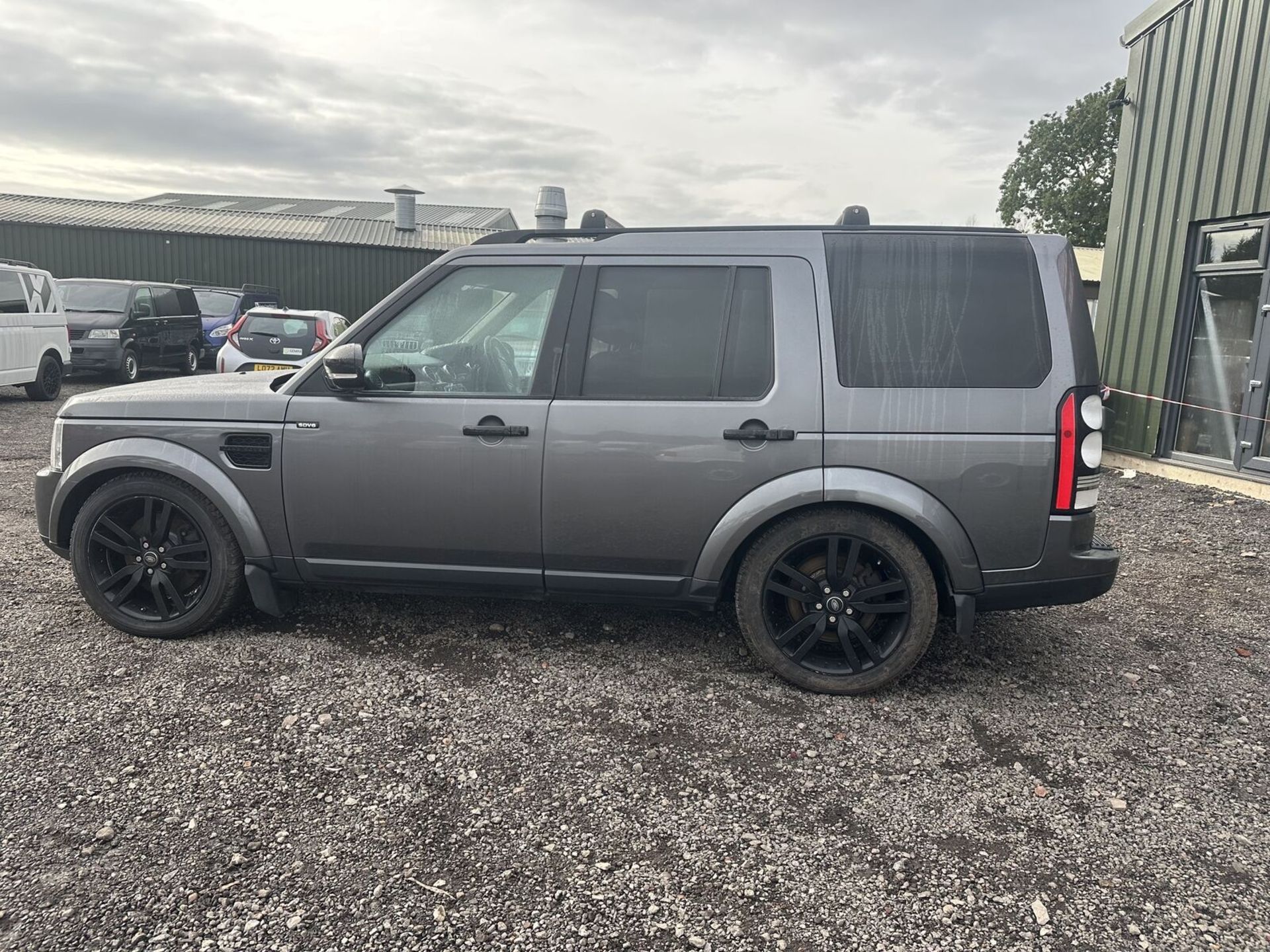 **(ONLY 65K MILEAGE)** LAND ROVER DISCOVERY: IMMACULATE BODY AND INTERIOR (NO VAT ON HAMMER)**