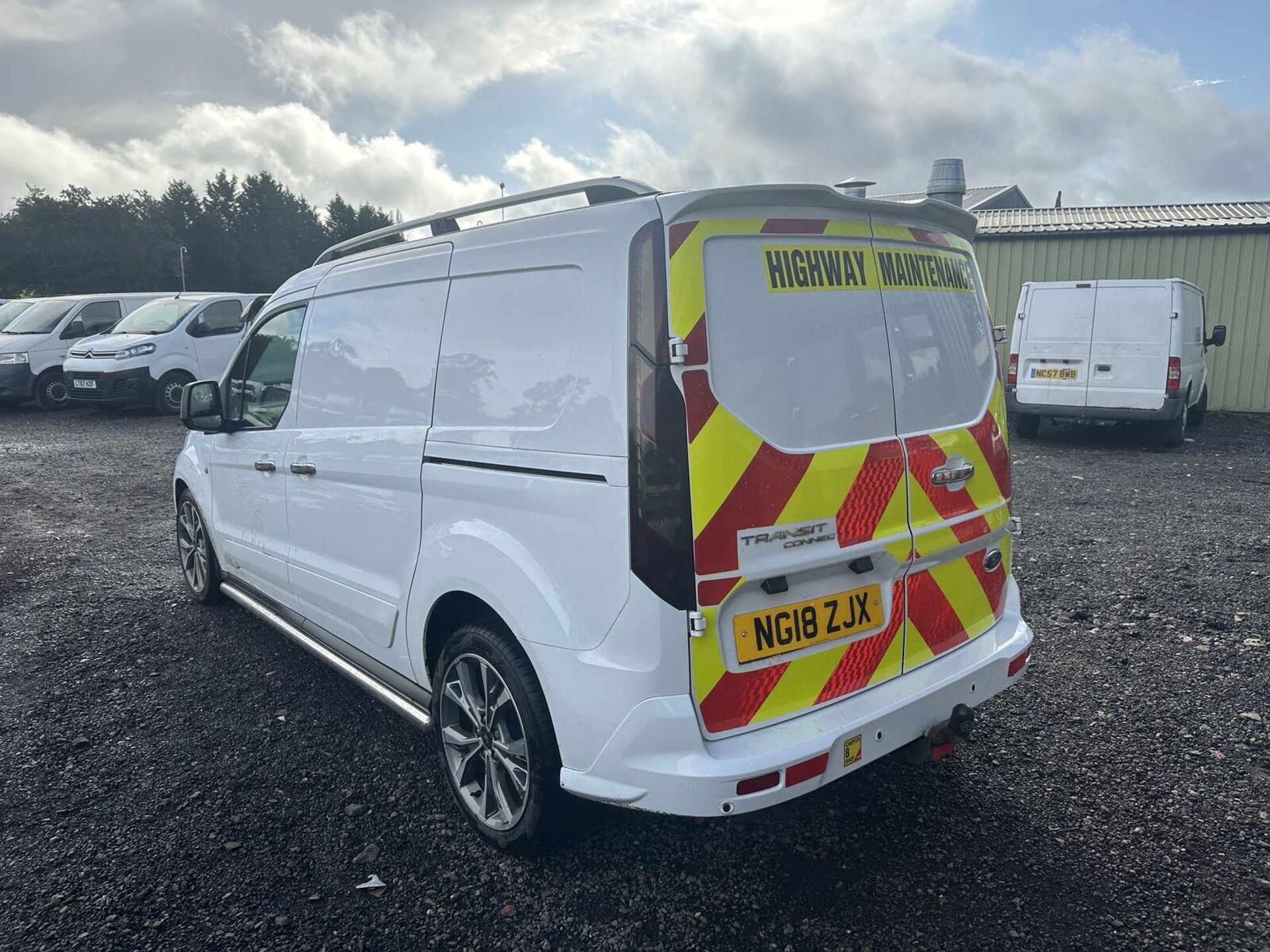 FULL SERVICE HISTORY: 2018 FORD TRANSIT CONNECT VAN - MOT AUG 2024 - NO VAT ON THE HAMMER - Image 8 of 14