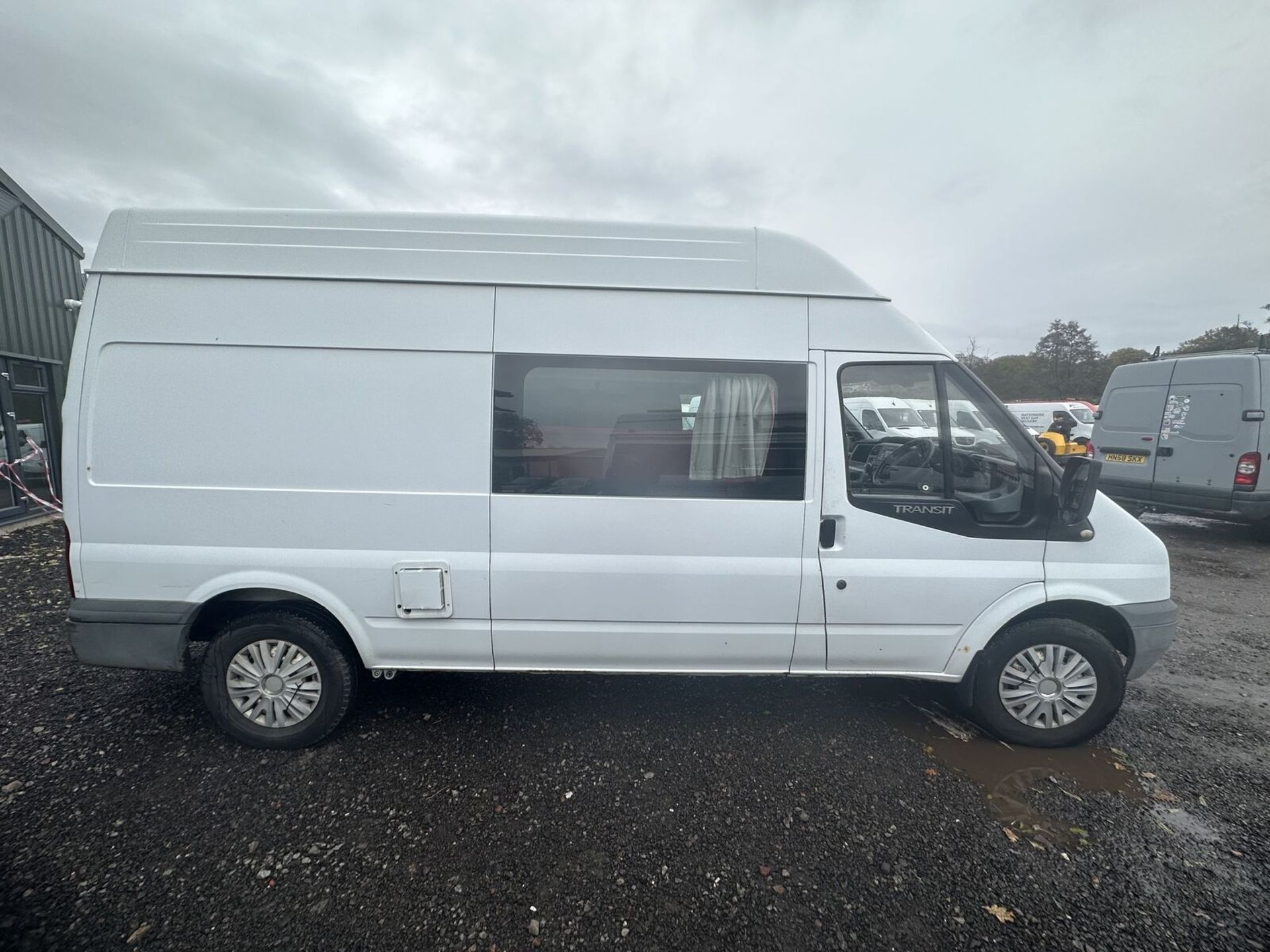 EXPLORE FREELY: 2007 FORD TRANSIT 115 CAMPER - YOUR ROAD-READY ESCAPE - NO VAT ON HAMMER