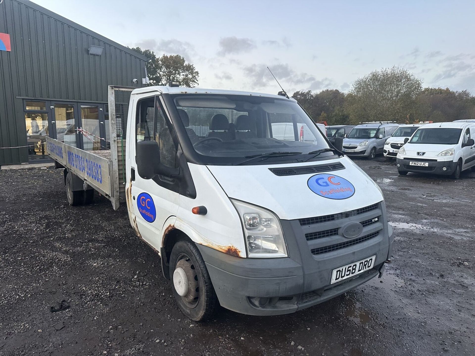 POWERFUL POTENTIAL: 58 PLATE FORD TRANSIT FLATBED, READY FOR THE ROAD (NO VAT ON THE HAMMER) - Image 11 of 12