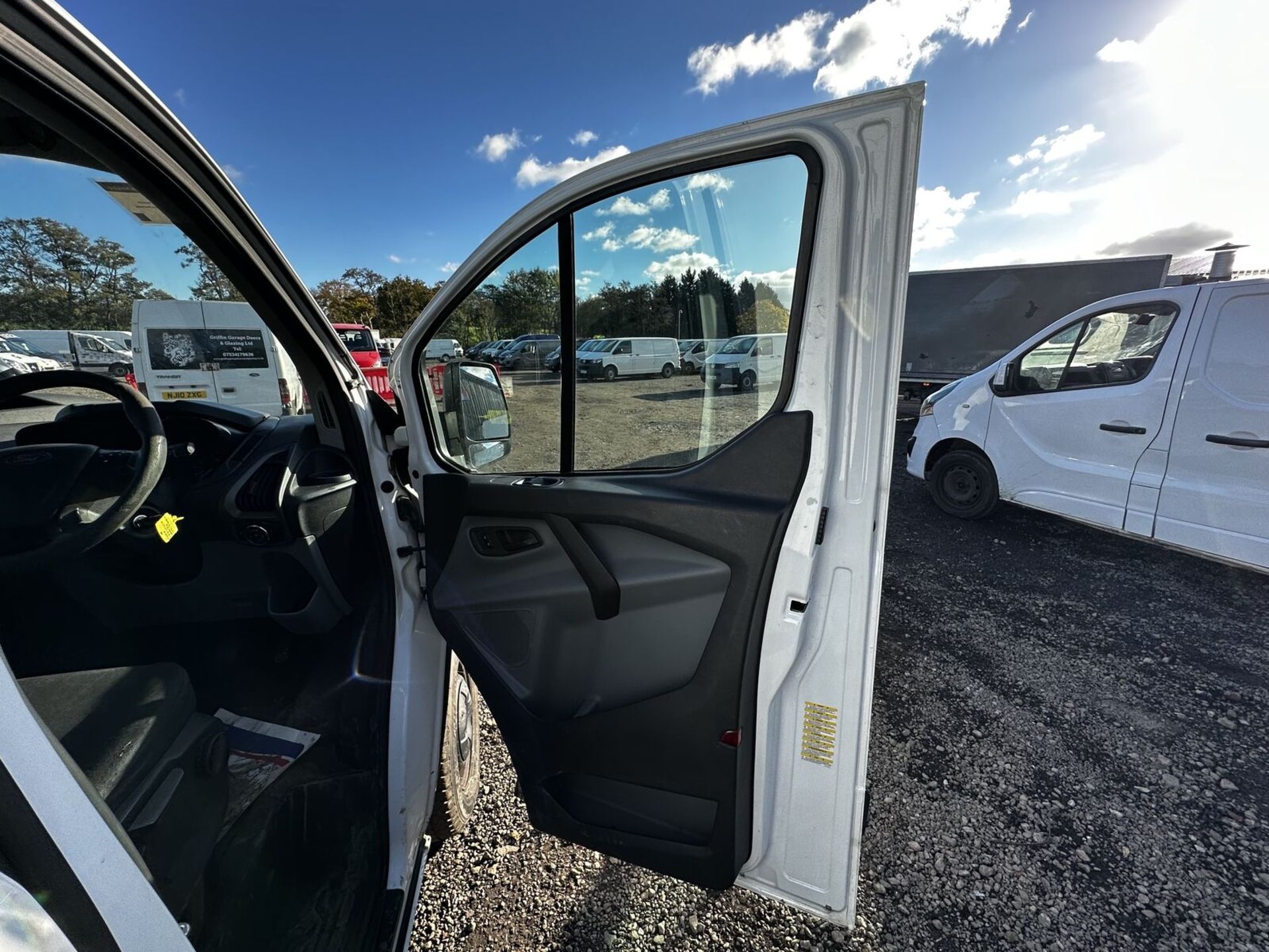 AFFORDABLE WORKHORSE: 2014 FORD TRANSIT CUSTOM 270 L1 LOW ROOF - Image 11 of 15