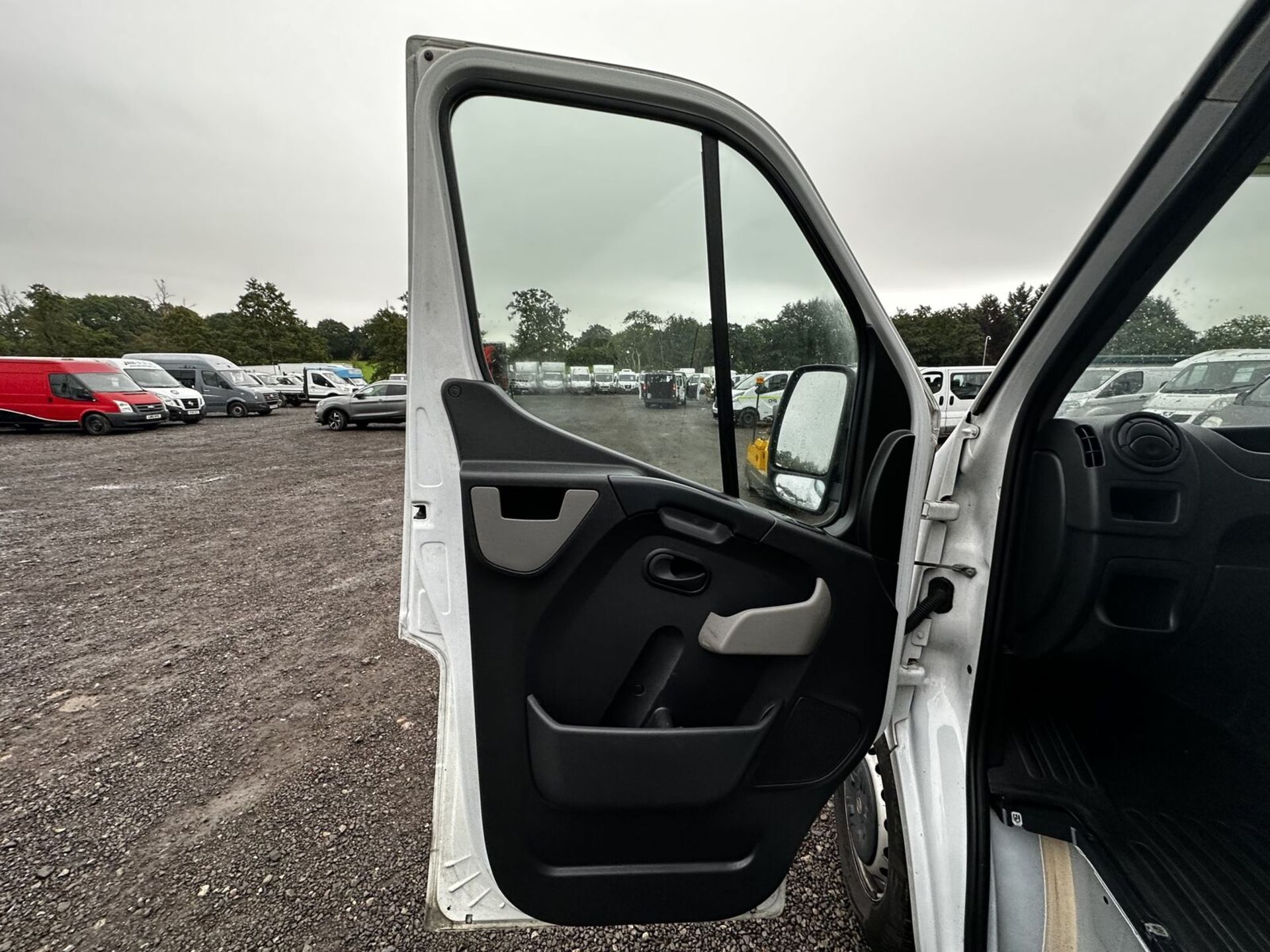 NISSAN NV400 WHITE PANEL VAN - RELIABLE WORKHORSE - MOT JAN 2024 - NO VAT ON HAMMER - Image 14 of 18