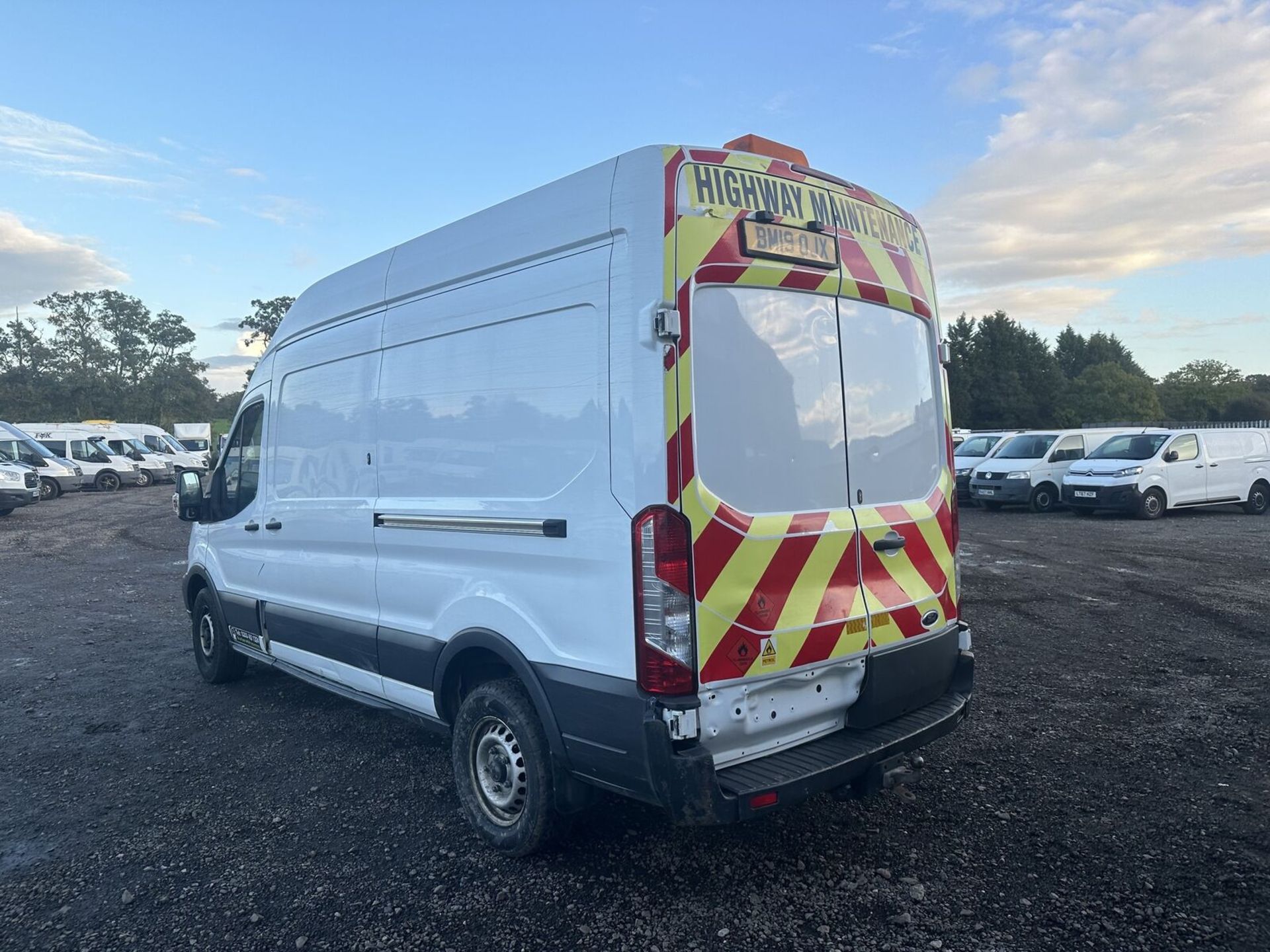 ONLY 108K MILES - WHITE WORKHORSE: 2.0 TDCI 130PS FORD TRANSIT VAN - MOT JULY 2024 - Image 8 of 15