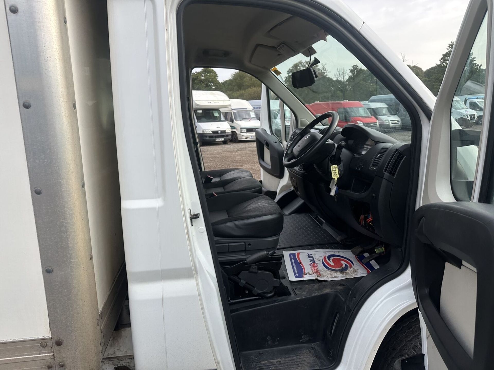 67 PLATE PEUGEOT BOXER CHASSIS CAB 130PS: EURO 6 - CRUISE CONTROL EU STATUS: EURO 6 - Image 6 of 13