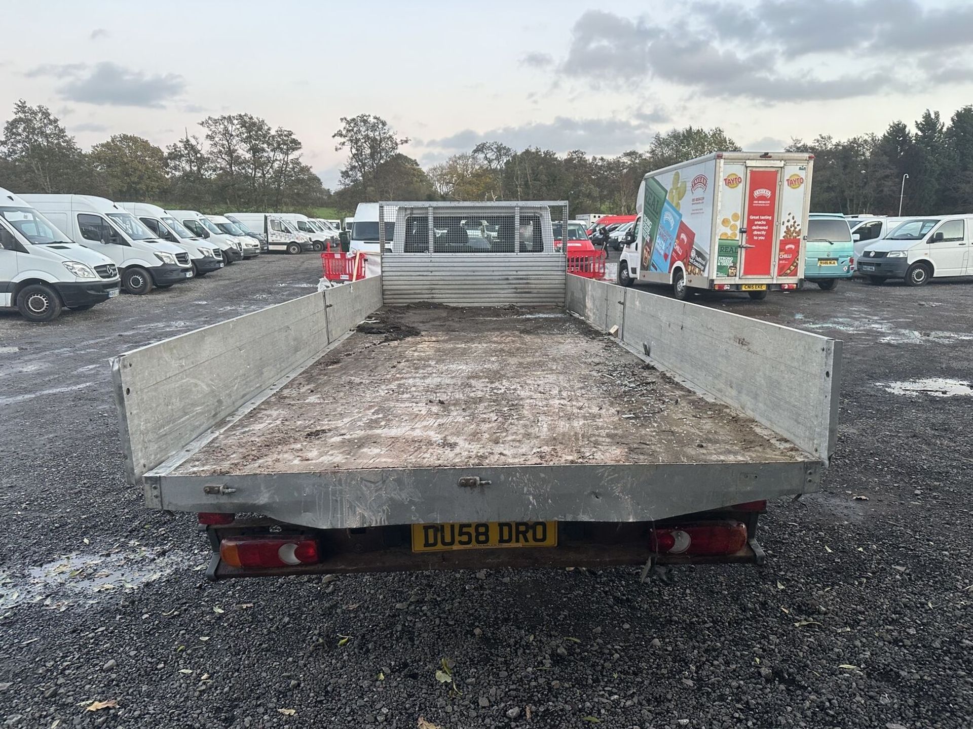 POWERFUL POTENTIAL: 58 PLATE FORD TRANSIT FLATBED, READY FOR THE ROAD (NO VAT ON THE HAMMER) - Image 9 of 12