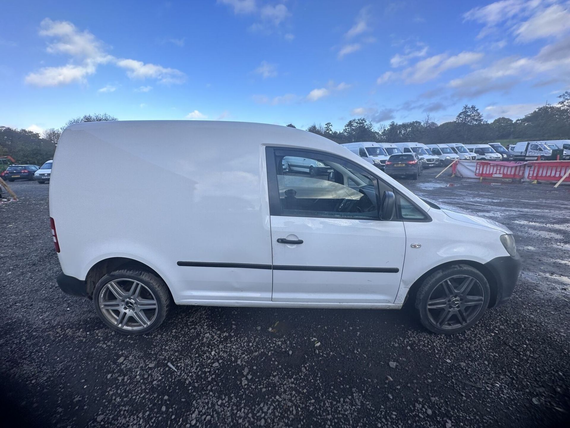 WHITE WORKHORSE: 2011 VW CADDY C20 TDI 75 - RELIABLE - MOT SEPTEMBER 2024 - NO VAT ON HAMMER