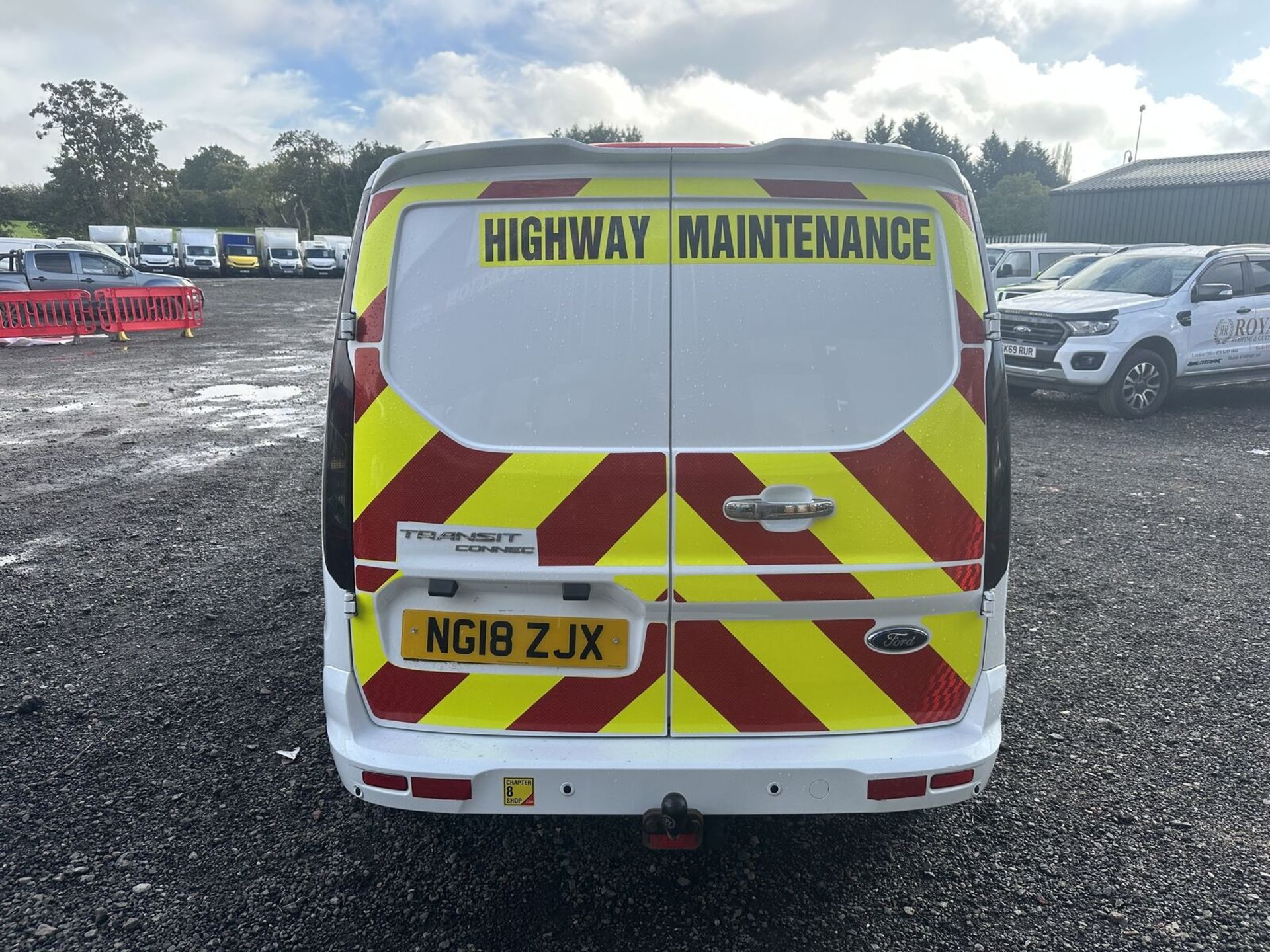 FULL SERVICE HISTORY: 2018 FORD TRANSIT CONNECT VAN - MOT AUG 2024 - NO VAT ON THE HAMMER - Image 9 of 14