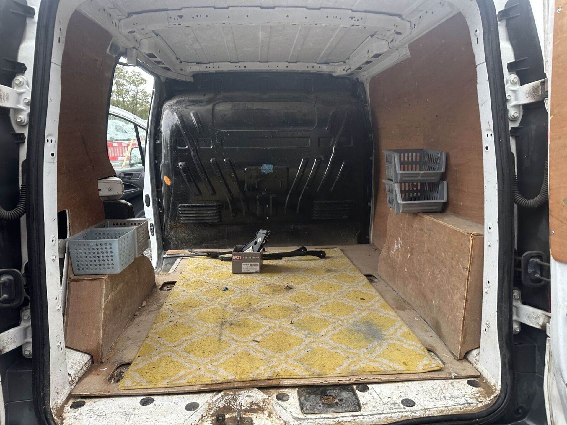 2015 FORD TRANSIT CONNECT 200: AFFORDABLE PANEL VAN - MOT AUG 2024 - NO VAT ON HAMMER - Image 6 of 14