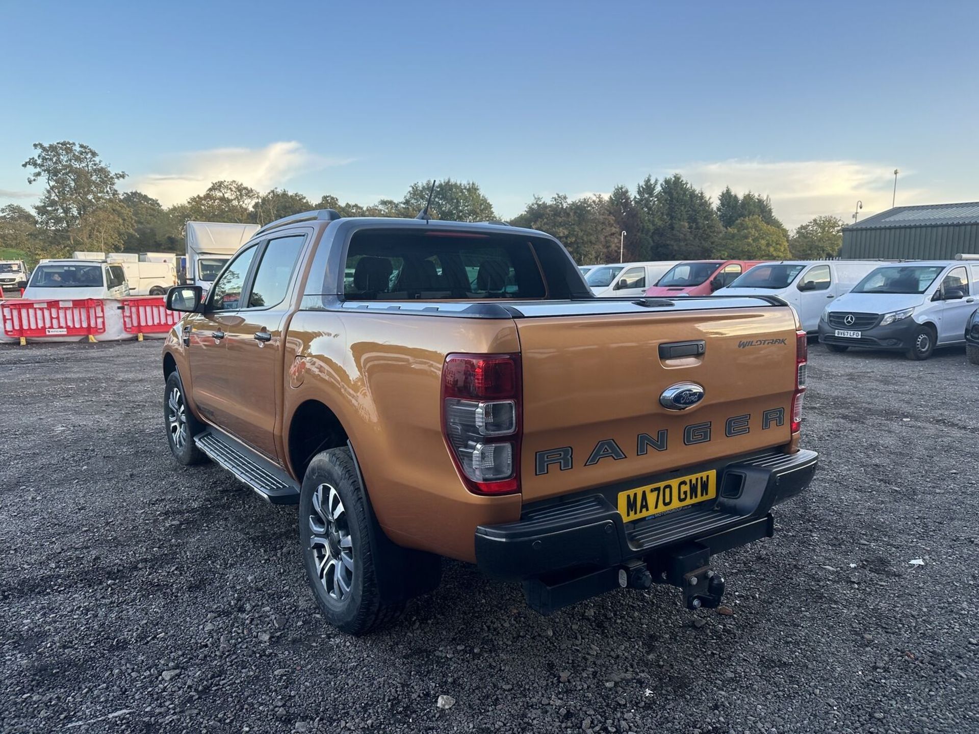 *(ONLY 22K MILEAGE)* 70 PLATE FORD RANGER WILDTRAK - MOT SEPT 2024 - NO VAT ON HAMMER - Image 13 of 22