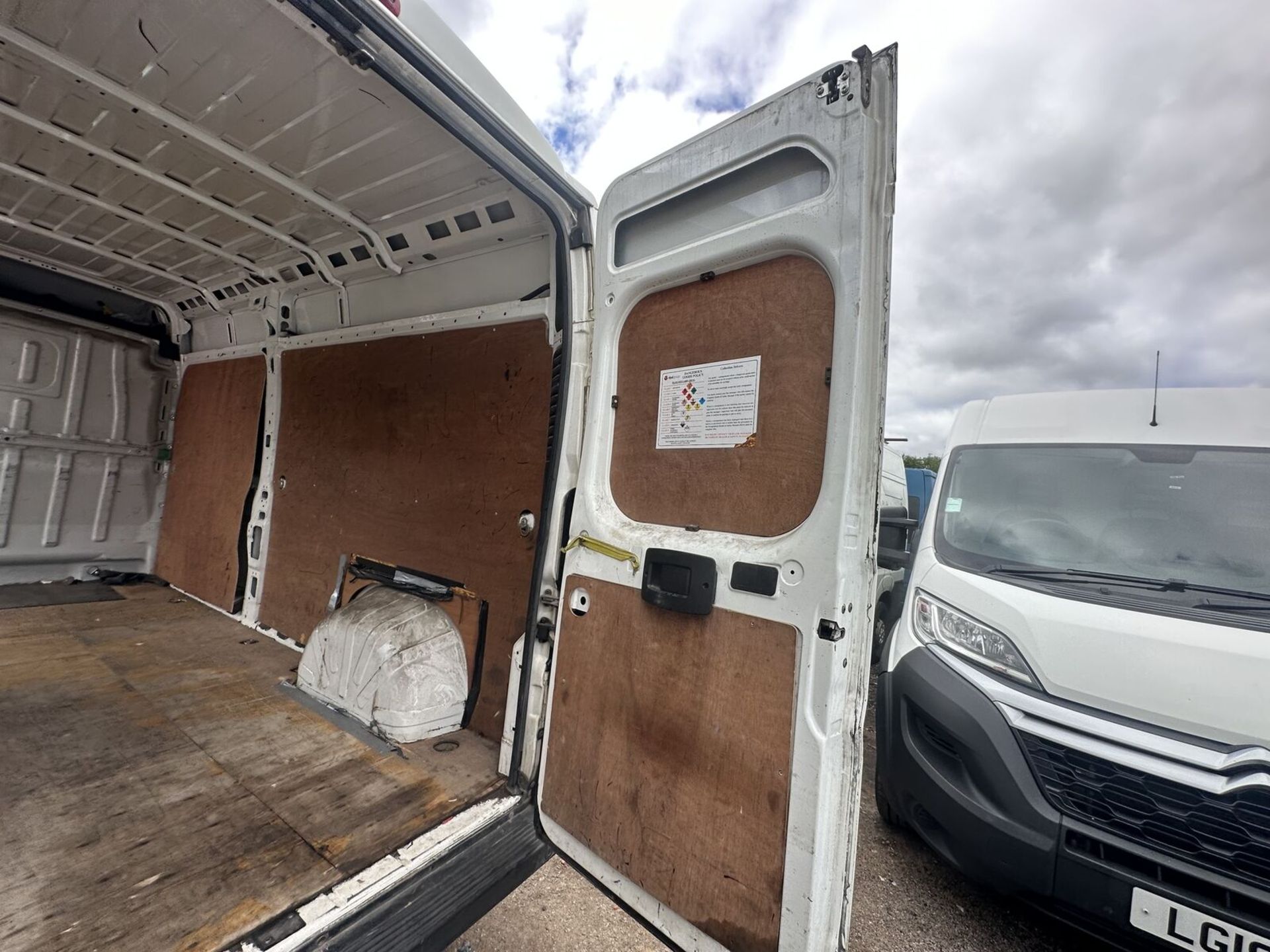 CLEAN INTERIOR: 2019 PEUGEOT BOXER H2 VAN - JAN 2024 - (NO VAT ON HAMMER) - Image 11 of 15