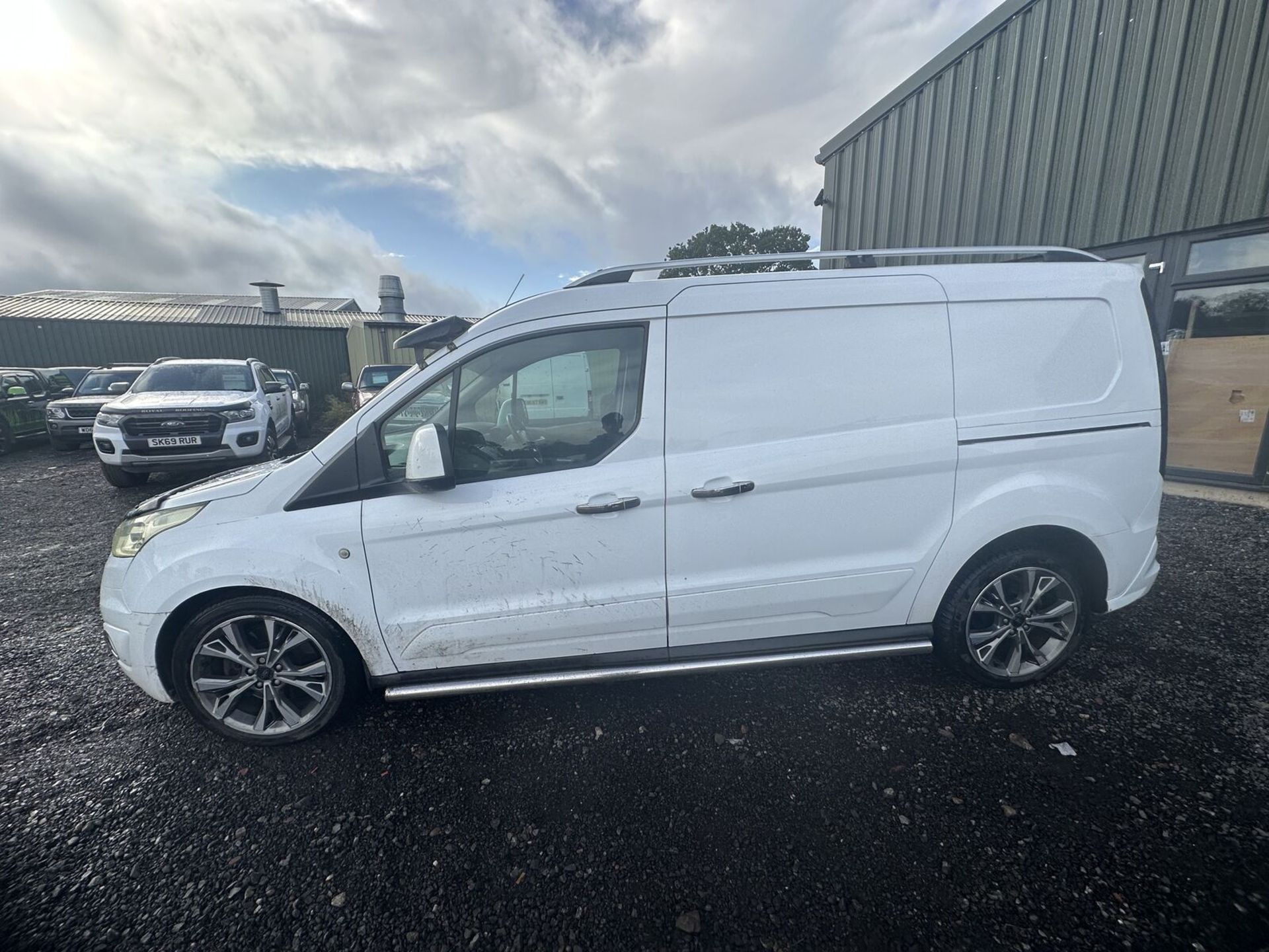 FULL SERVICE HISTORY: 2018 FORD TRANSIT CONNECT VAN - MOT AUG 2024 - NO VAT ON THE HAMMER