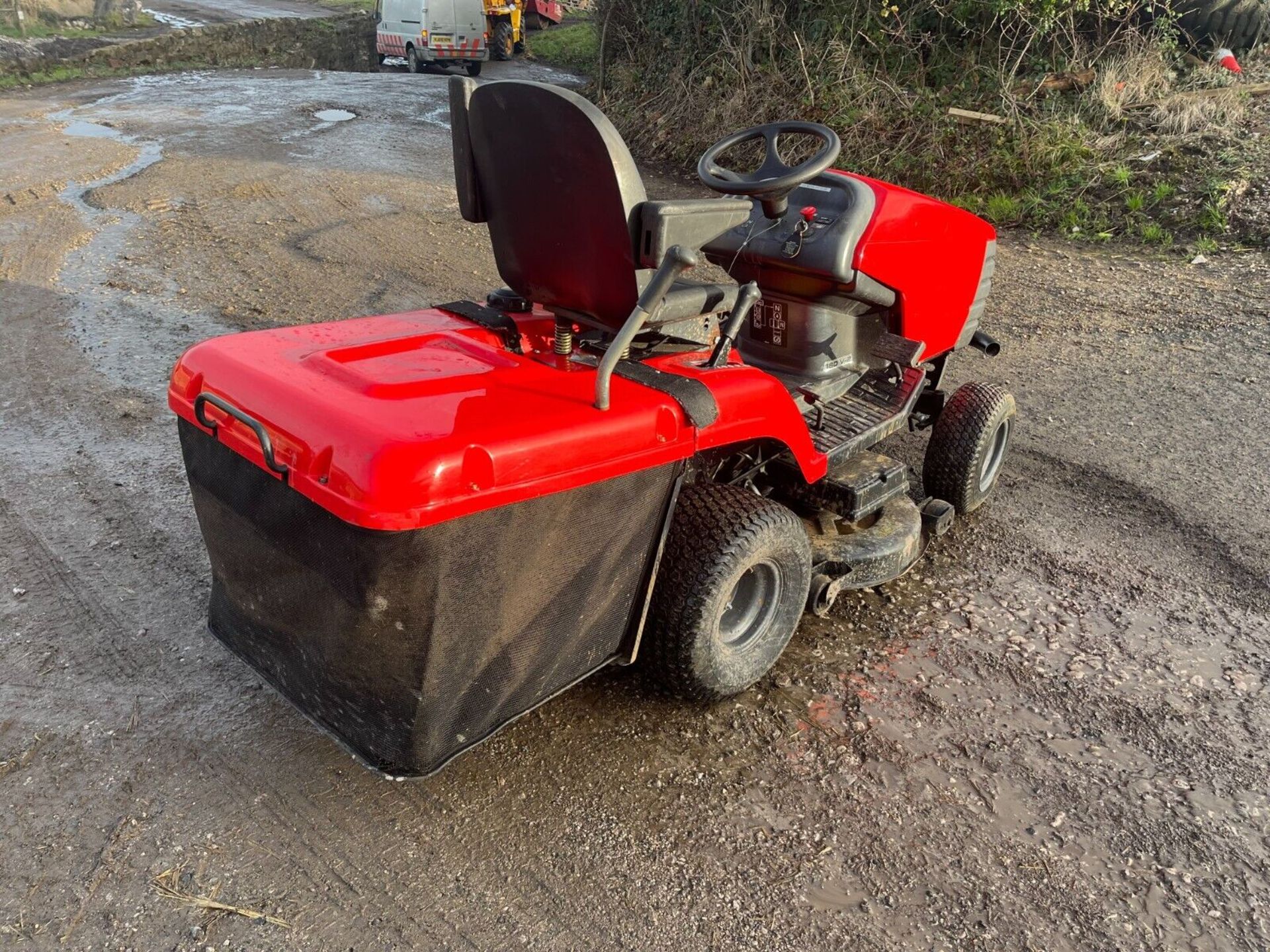 KARSIT TC180V RIDE ON LAWN MOWER ELECTRIC START GRASS BOX 18 HP BRIGGS STRATTON - Image 4 of 5