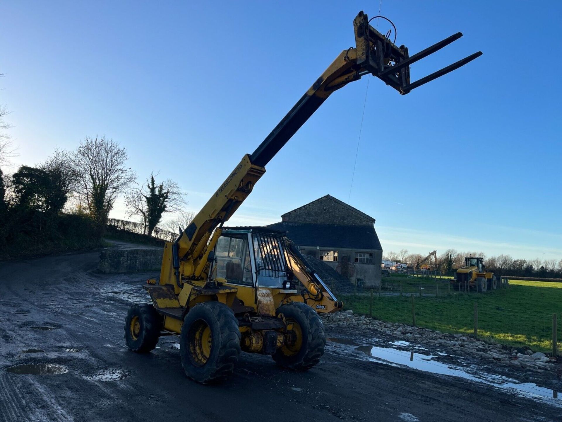 POWERFUL PRECISION: JCB 520-4 TELESCOPIC MUSCLE - Image 5 of 14