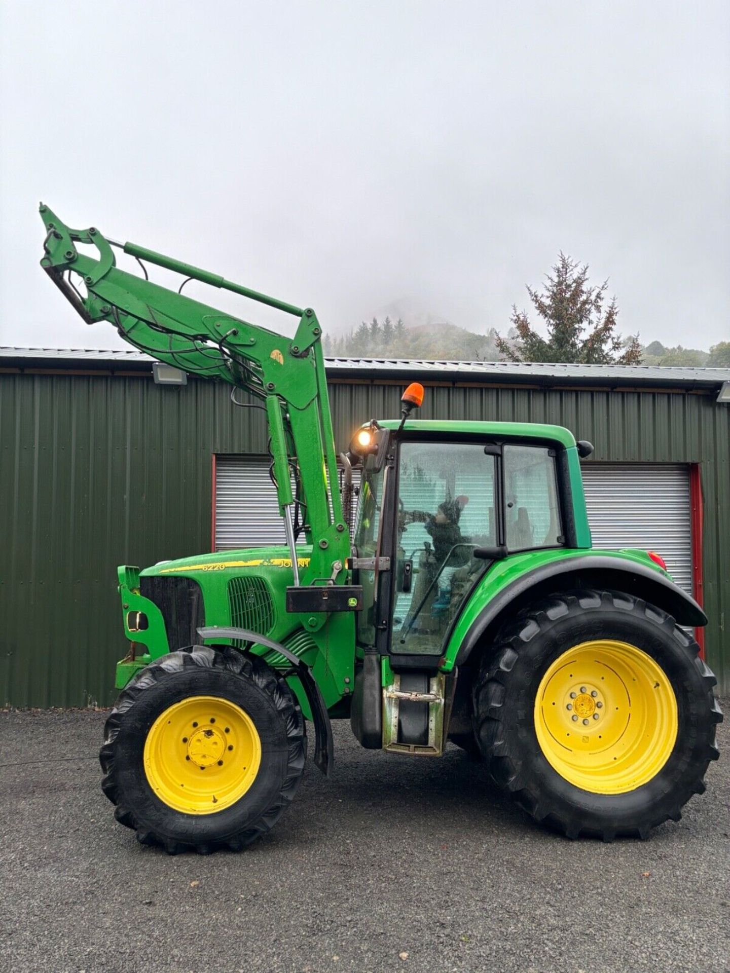 (ONLY 3.5K HOURS) JOHN DEERE 6220 SE TRACTOR WITH JOHN DEERE 631 LOADER - Image 22 of 22