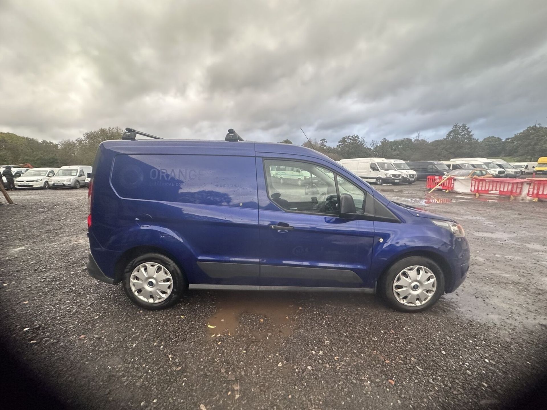 **(ONLY 98K MILEAGE)** CLEAN AND TIDY INTERIOR: FORD TRANSIT CONNECT PANEL VAN - Image 14 of 15