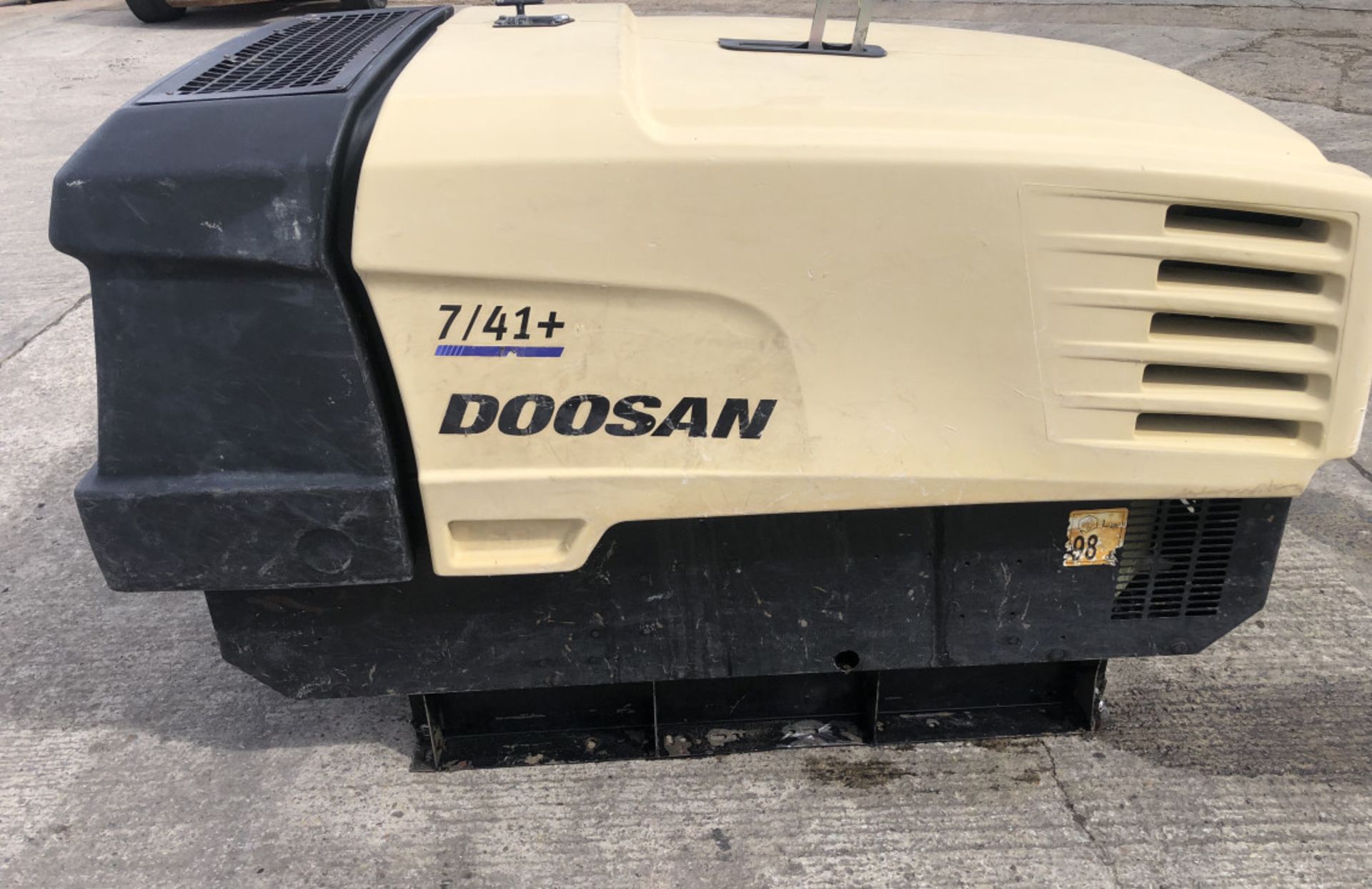 DOOSAN 741 +COMPRESSOR/GENERATOR - Image 6 of 15