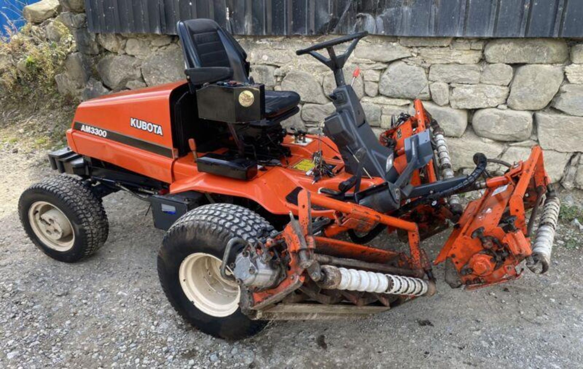 KUBOTA AM3300: DIESEL GARDEN TRACTOR GRASS CUTTER - Image 9 of 13