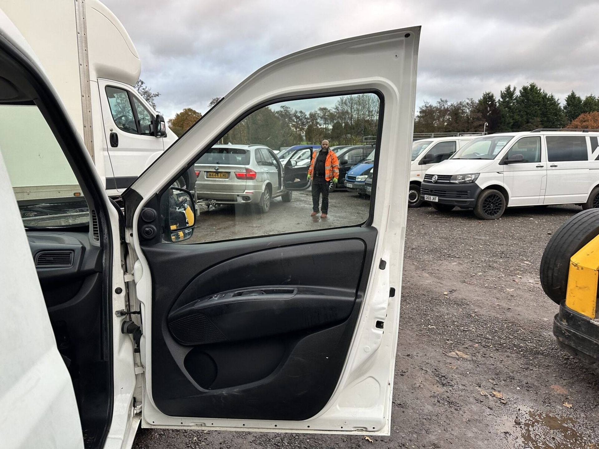 VAUXHALL COMBO 1.3 CDTI: FRIDGE VAN 126K MILES - MOT MARCH 2024 (NO VAT ON HAMMER) - Bild 10 aus 15