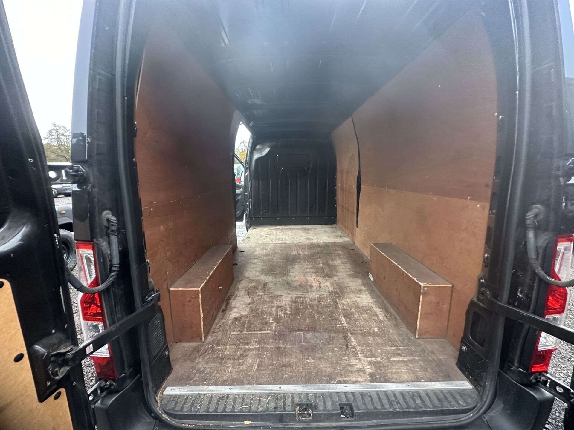 MOVANO PANEL VAN: 2018 VAUXHALL, RELIABLE RUN, CLEAR HISTORY - NO VAT ON HAMMER - Image 12 of 15