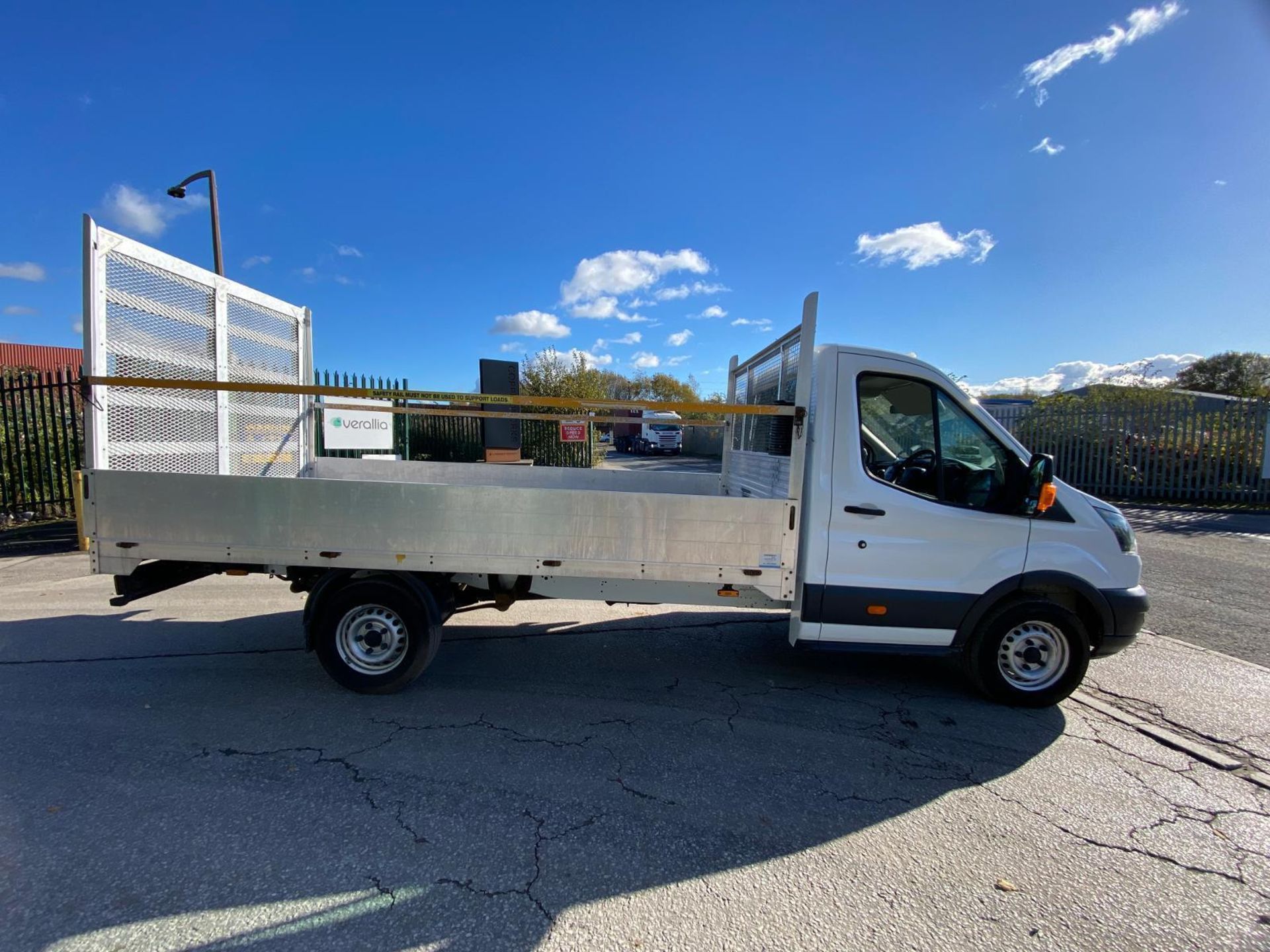 BEVERTAIL/FLATBED PICKUP TRUCK/RECOVERY (FORD TRANSIT 2017 2.0TDCI RWD 14FT) (NO VAT ON HAMMER) - Image 9 of 14