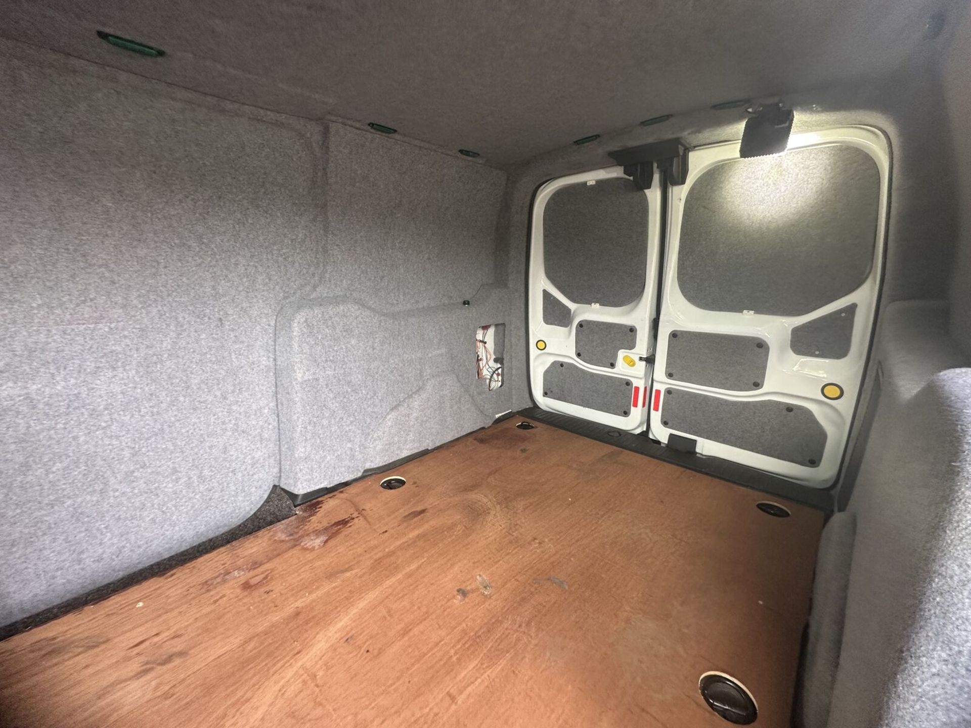 FULL SERVICE HISTORY: 2018 FORD TRANSIT CONNECT VAN - MOT AUG 2024 - NO VAT ON THE HAMMER - Image 2 of 14